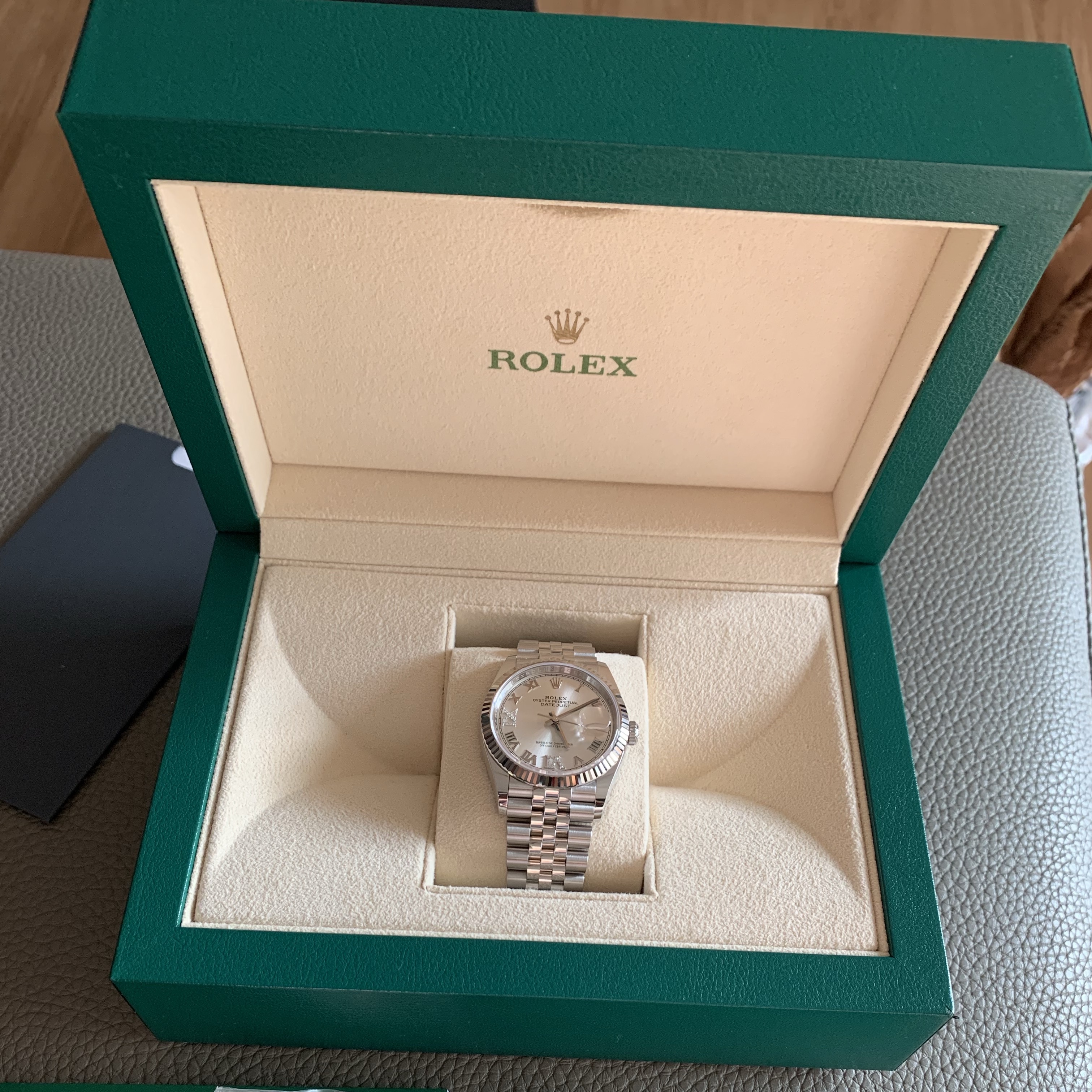 Rolex Datejust 36mm 126234 Silver Roman Diamond-Set Jubilee 착용 스타일 - 2
