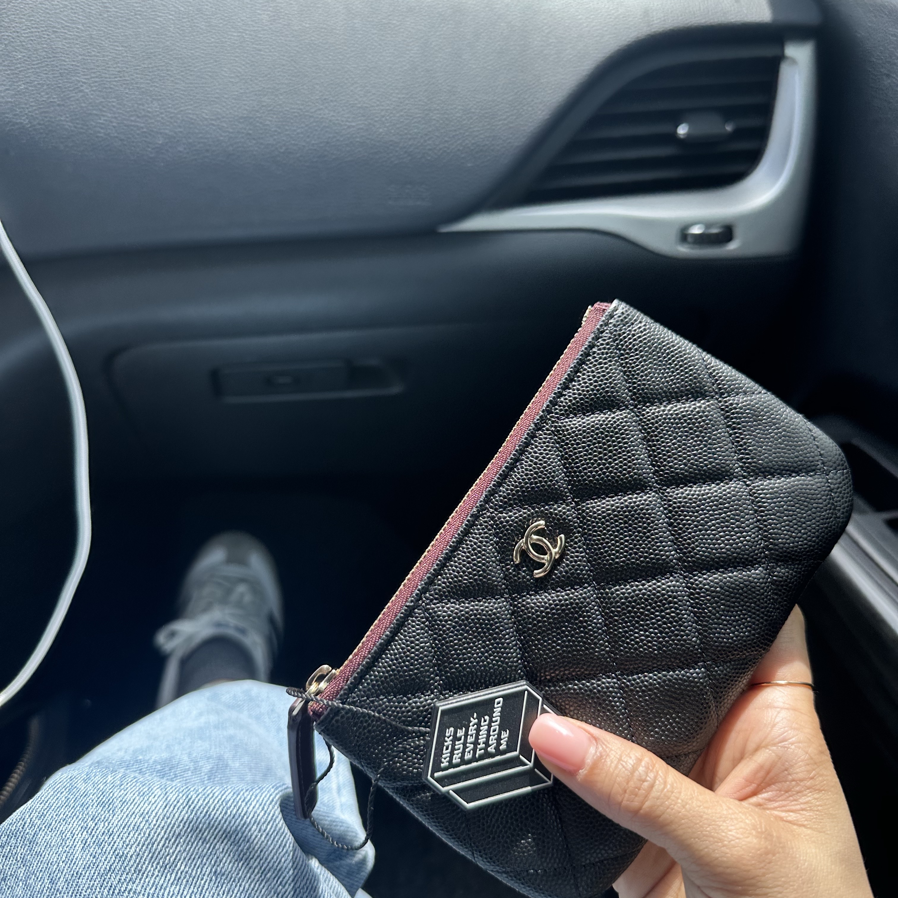 Chanel Classic Mini Pouch Grained Calfskin & Gold Black, Adidas Samba OG Cloud White 착용 스타일
