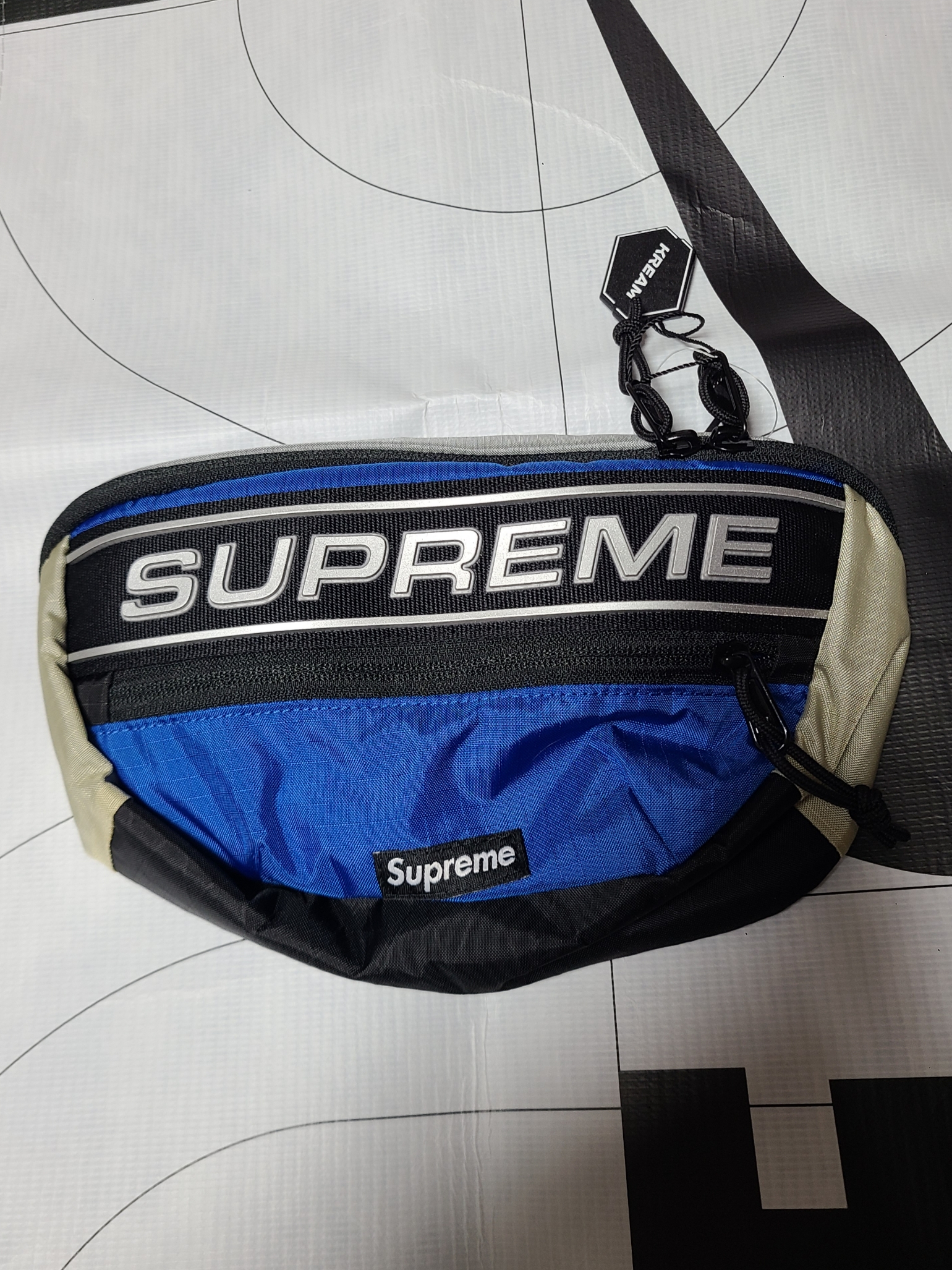 Supreme Waist Bag Blue - 23FW 착용 스타일 - 1