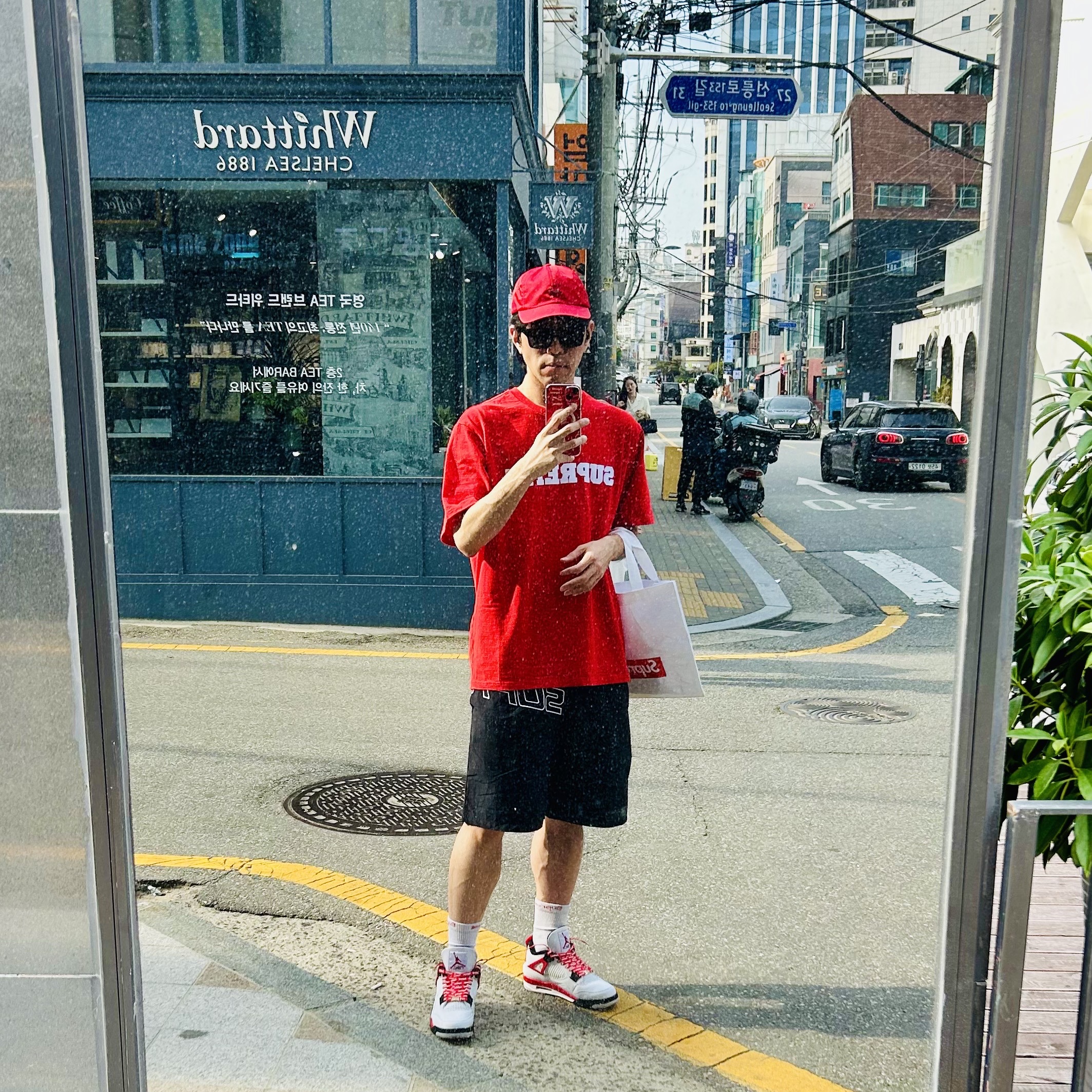 Supreme Enamel Logo 6-Panel Red - 23FW, Supreme Collegiate S/S Top Red - 23FW 착용 스타일 - 2