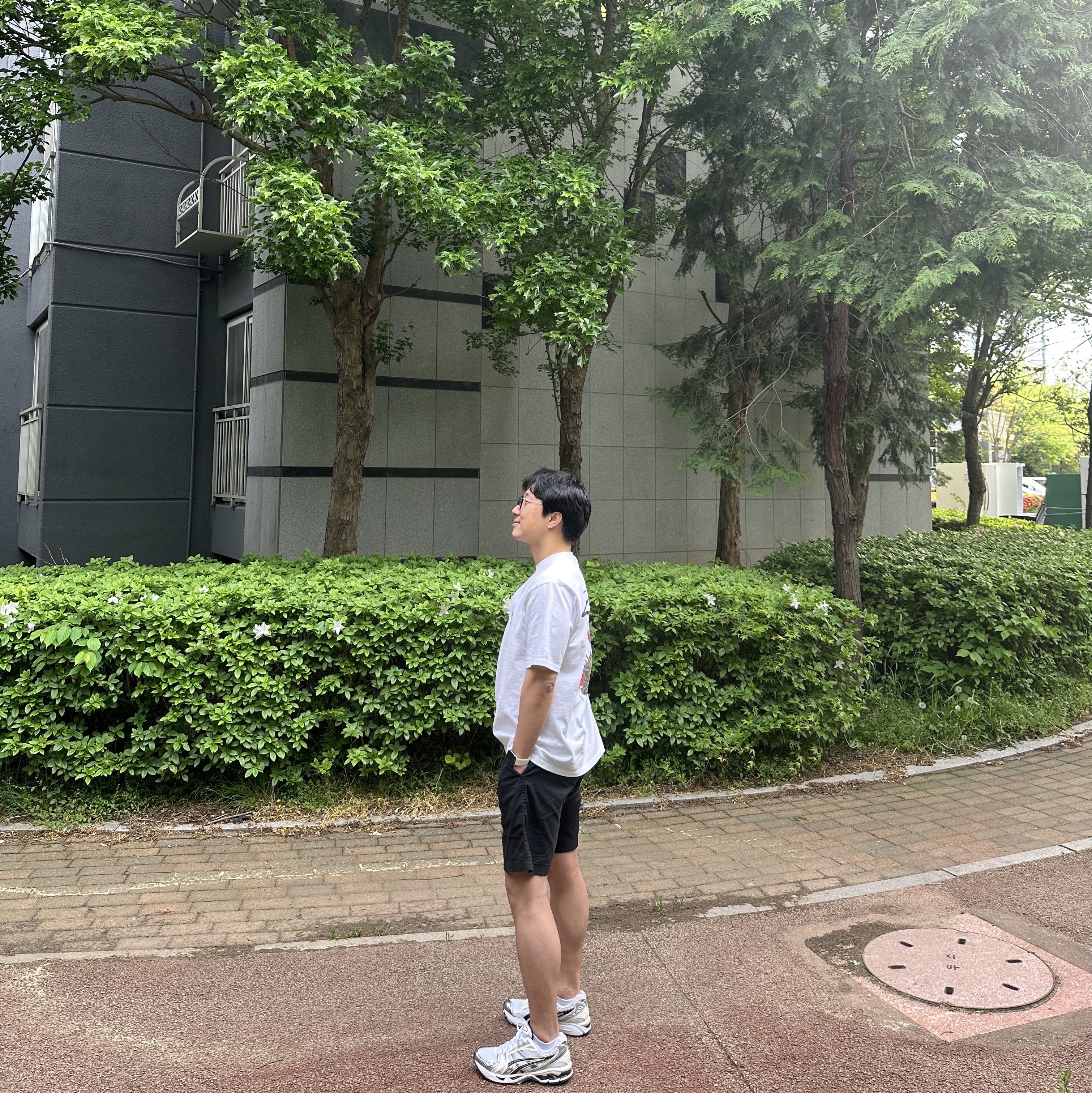 (W) Asics Gel-Kayano 14 White Midnight, Stussy Withered Flower T-Shirt White 착용 스타일