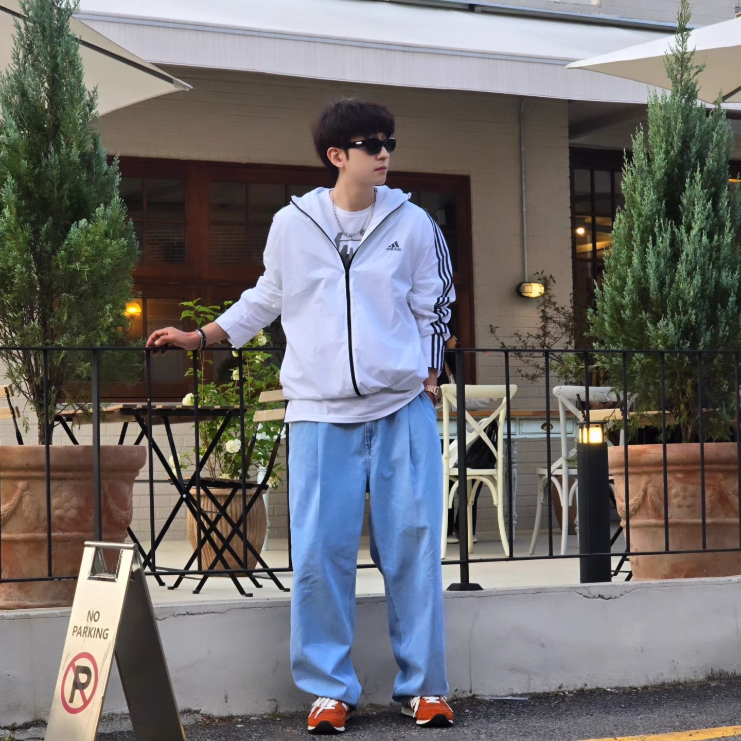 Adidas Essential 3S Woven Windbreaker Jacket White - KR Sizing, Stussy x Goldie Metalheadz 30 T-Shirt White 착용 스타일 - 10