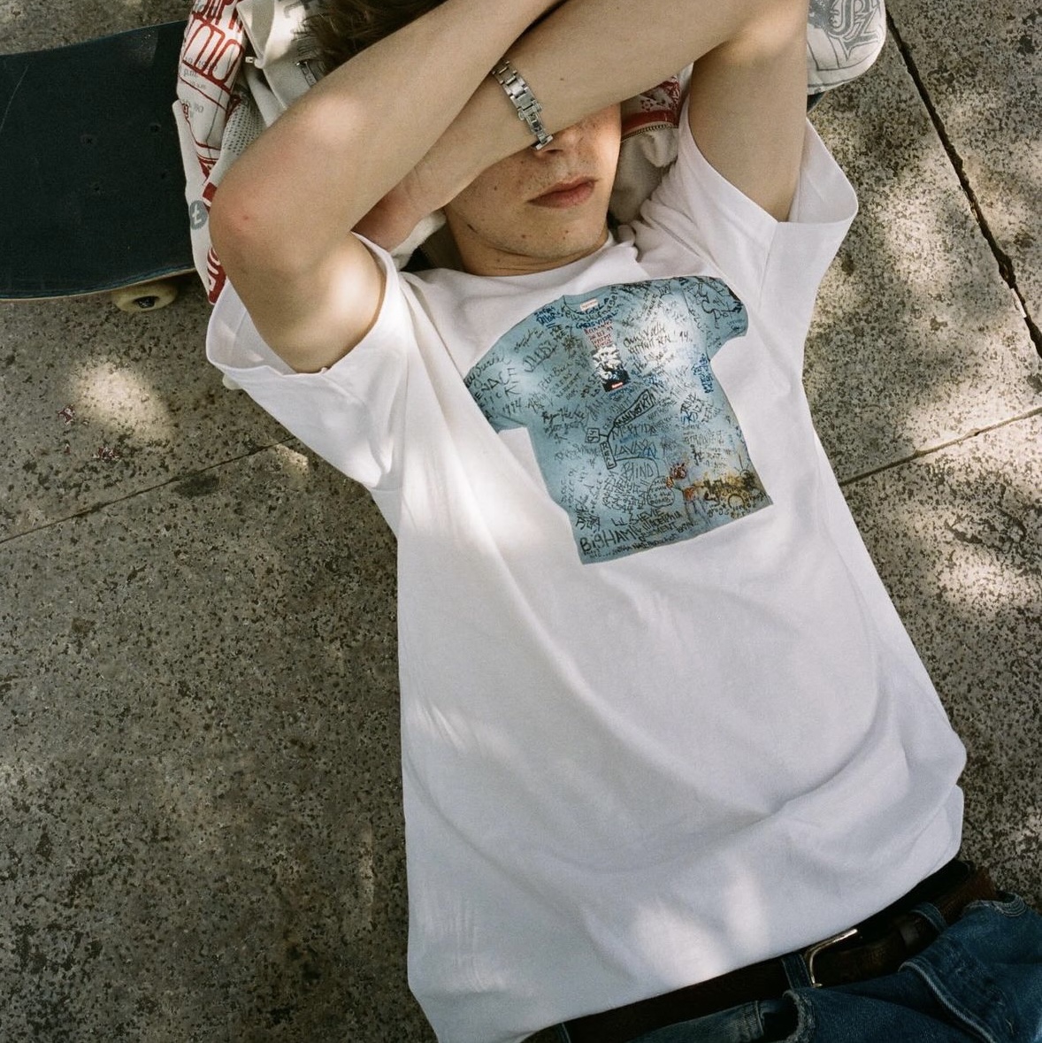 Supreme First T-Shirt White - 24SS, Supreme First T-Shirt Black - 24SS 착용 스타일
