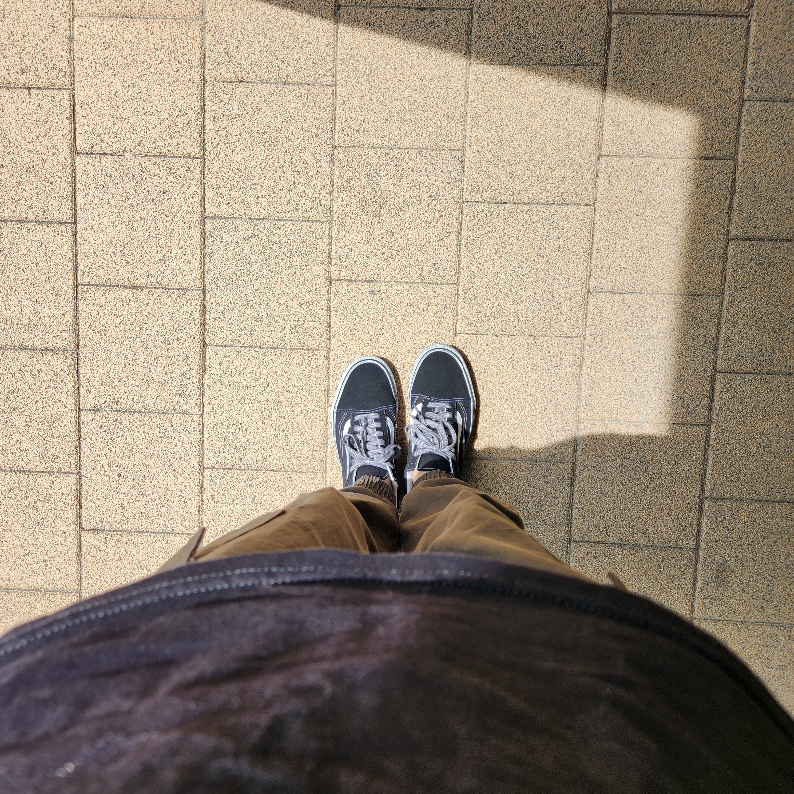Vans OG Old Skool LX Stressed Black 착용 스타일 - 2