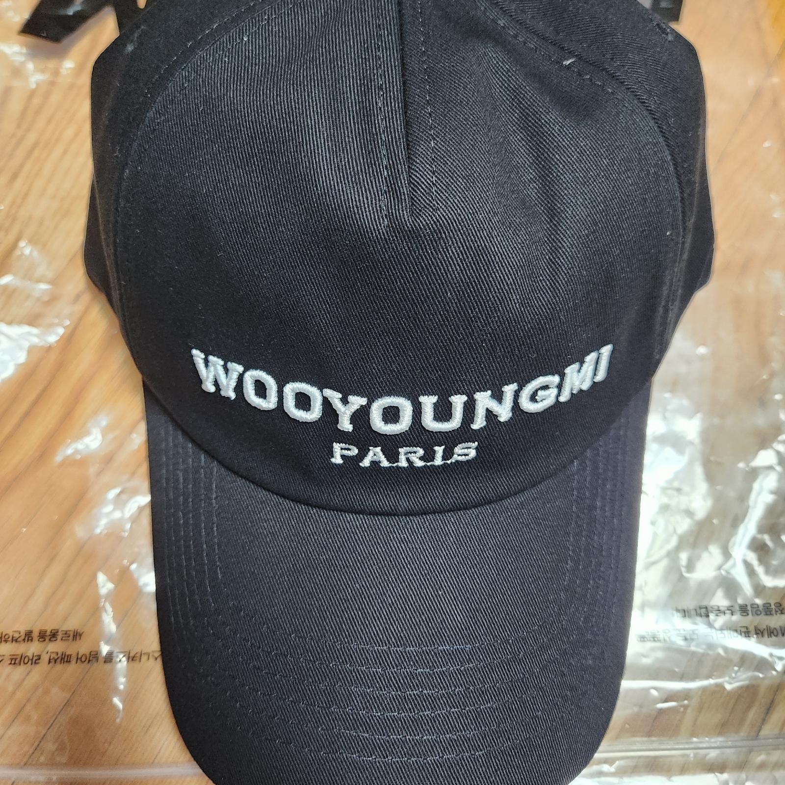 Wooyoungmi Embroidered Ball Cap Black 착용 스타일 - 1
