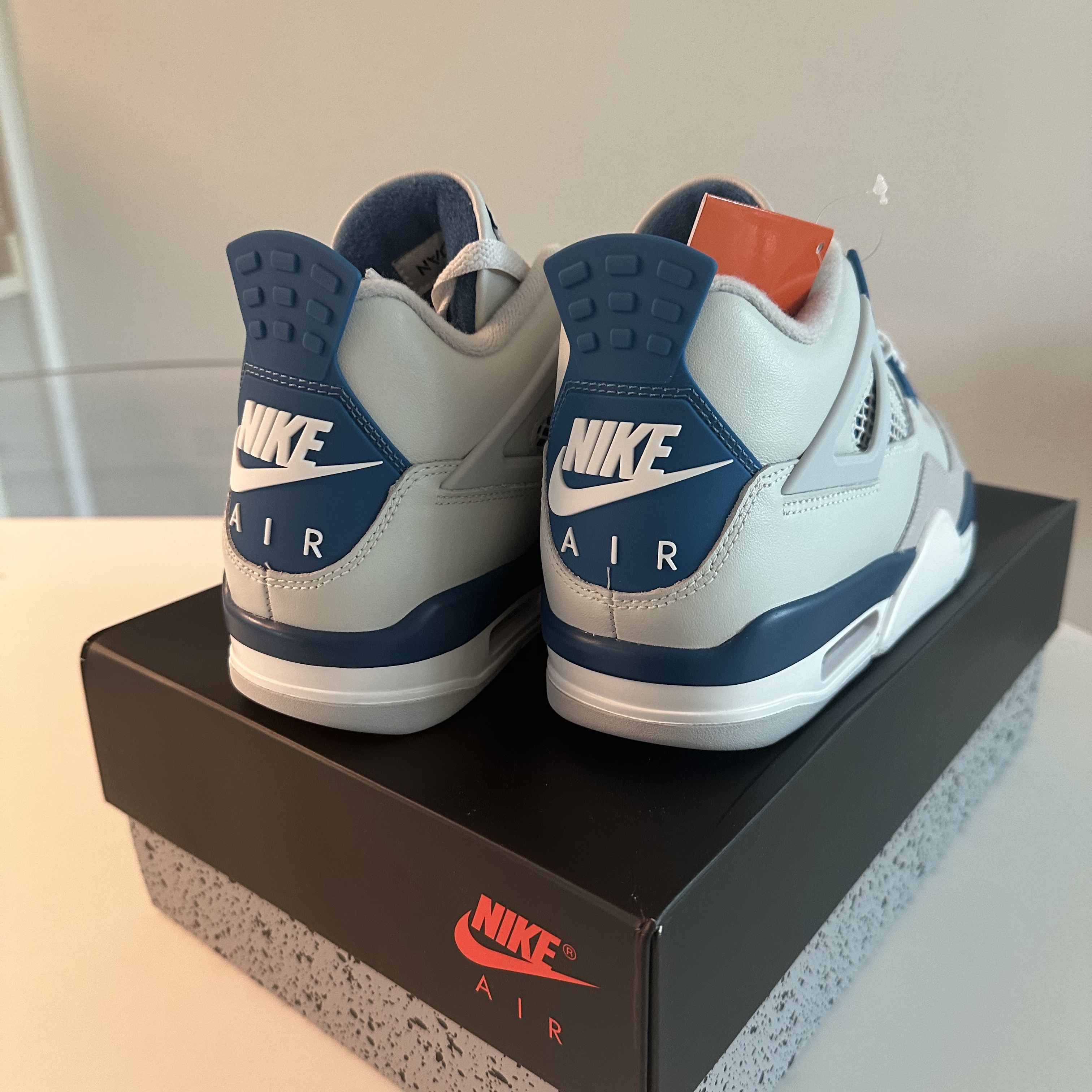 Jordan 4 Retro Industrial Blue 착용 스타일 - 7