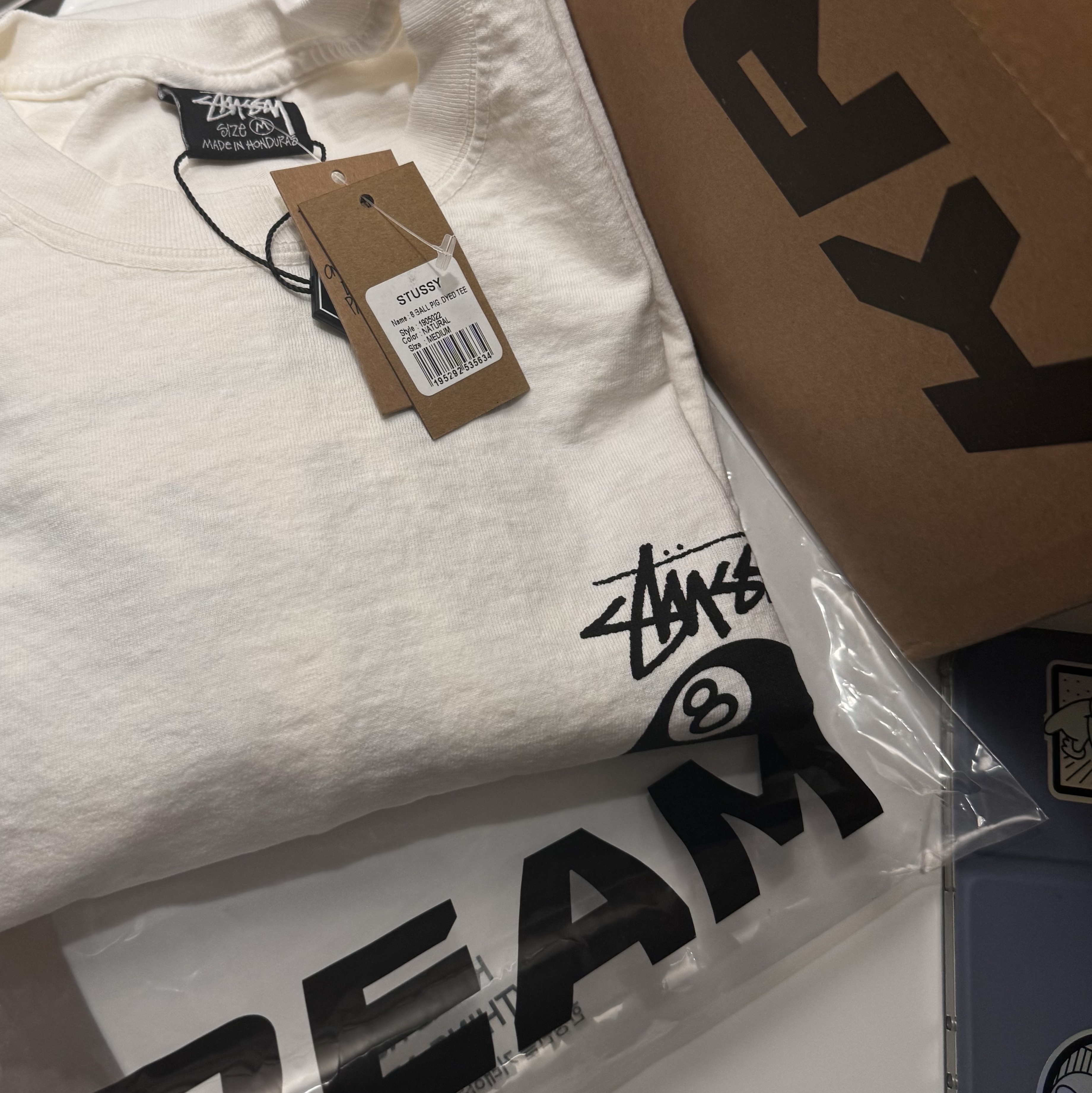 Stussy 8 Ball Pigment Dyed T-Shirt Natural 착용 스타일