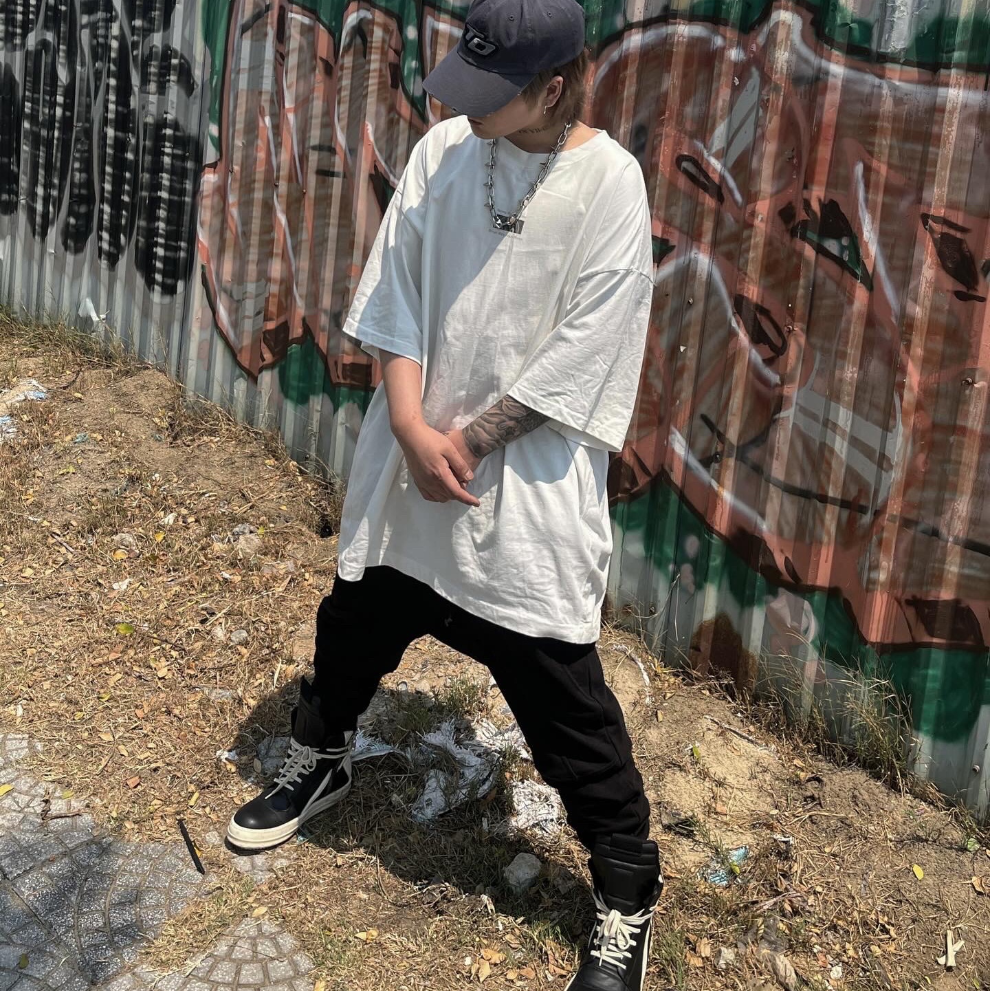 Rick Owens Geobasket Full Grain Calf Leather Strobe Sneakers Black Milk White 착용 스타일 - 3