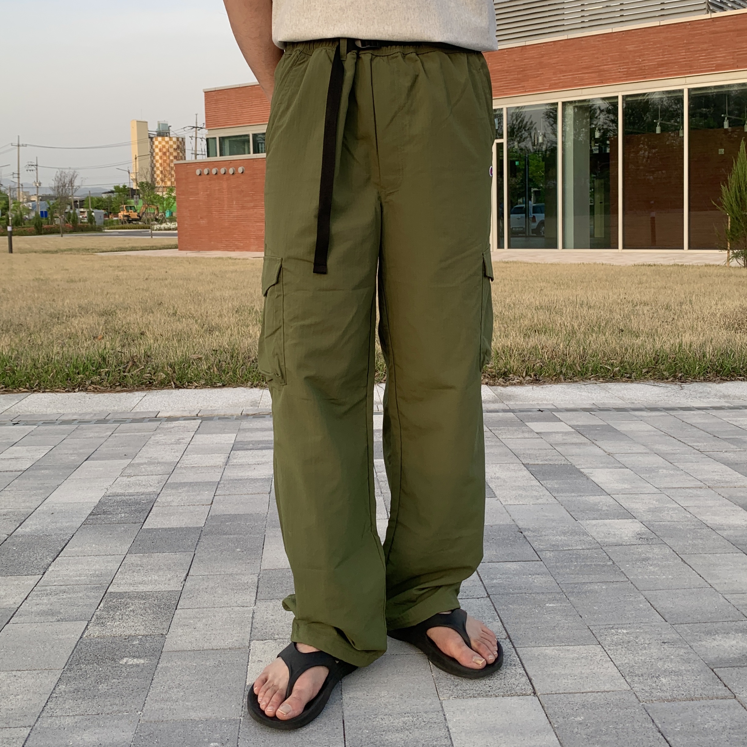 Oofos OOriginal Black 착용 스타일 - 6