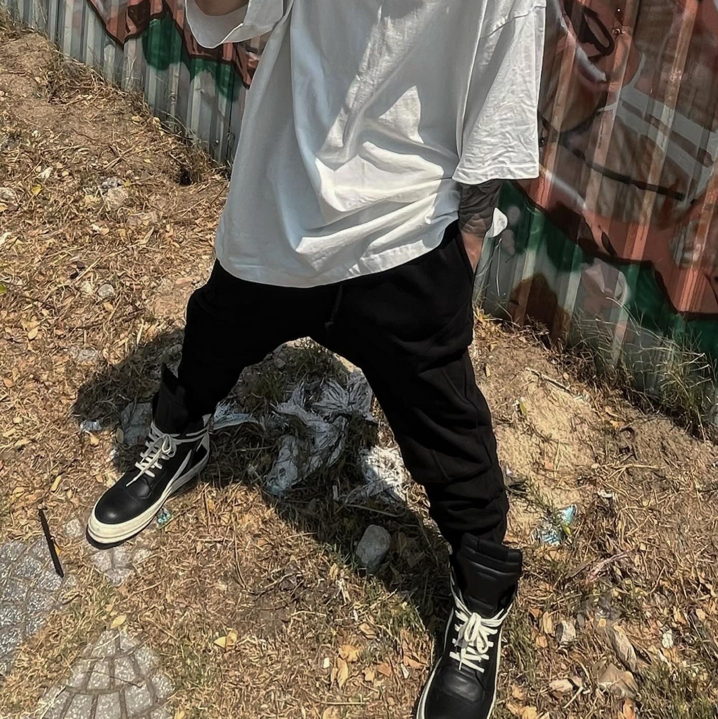 Rick Owens Geobasket Full Grain Calf Leather Strobe Sneakers Black Milk White 착용 스타일 - 4