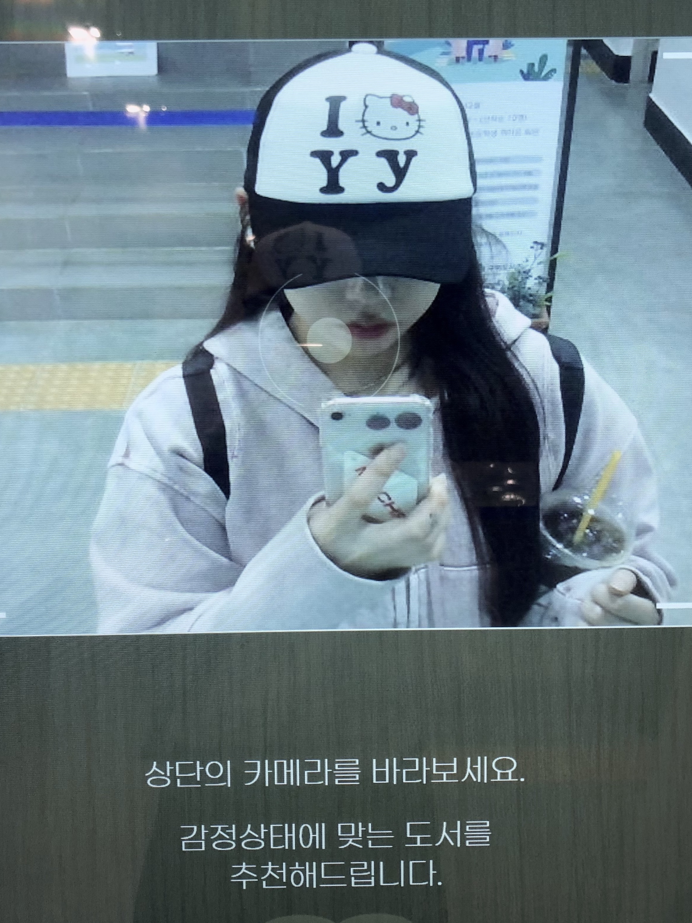 Open Yy x Hello Kitty Trucker Cap Black, (W) Mischief Balloon Hoodie Washed Pink Brown 착용 스타일 - 2