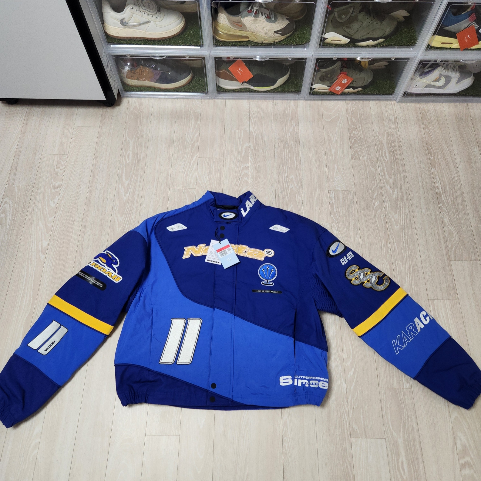 Nike x Drake Nocta x Kar L'Art De L'Automobile Racing Jacket Deep Royal Blue (FD2194-455), Nike x Drake Nocta x Kar L'Art De L'Automobile Pant Deep Royal Blue (FD6510-455) 착용 스타일 - 5