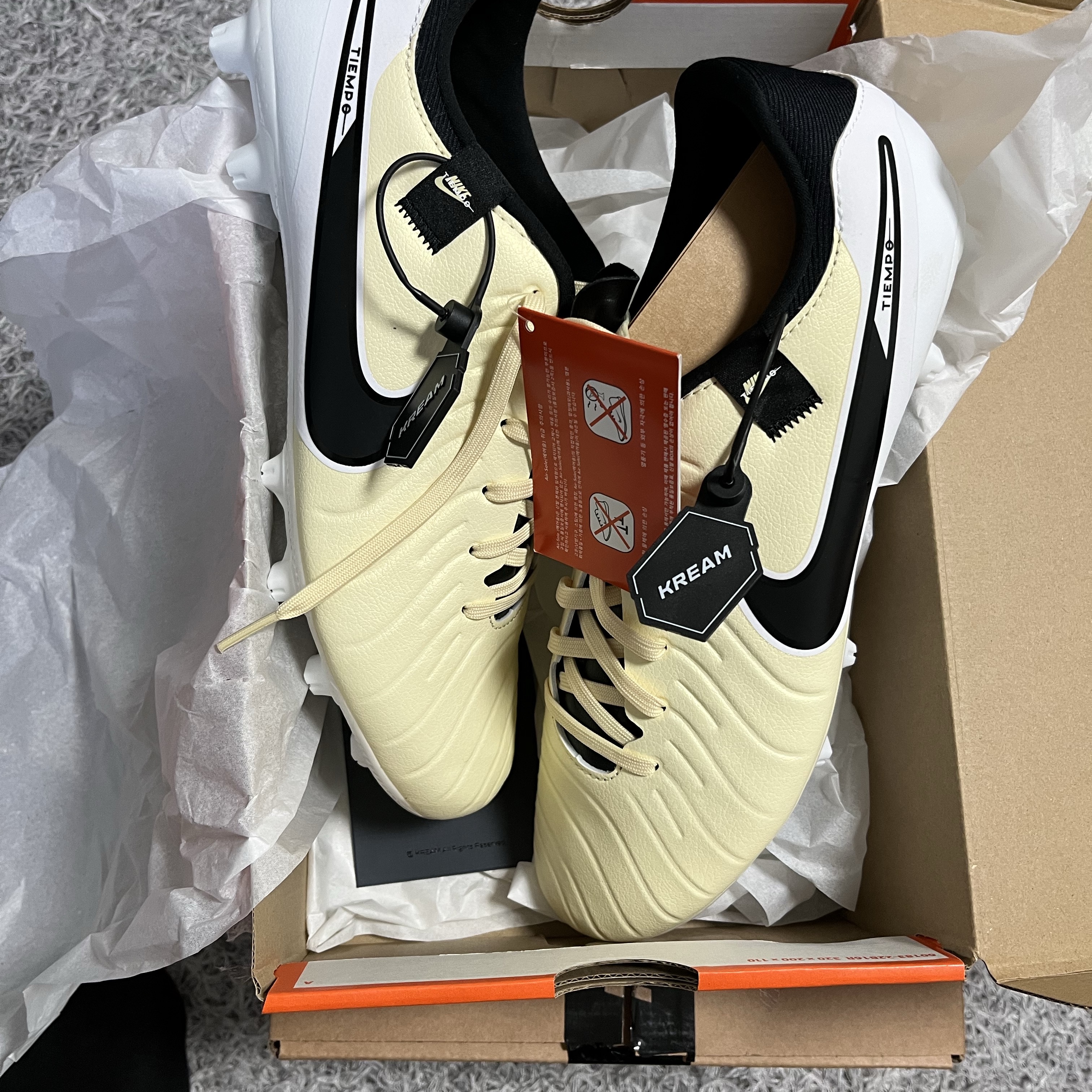 Nike Tiempo Legend 10 Academy HG Lemonade Black 착용 스타일 - 1