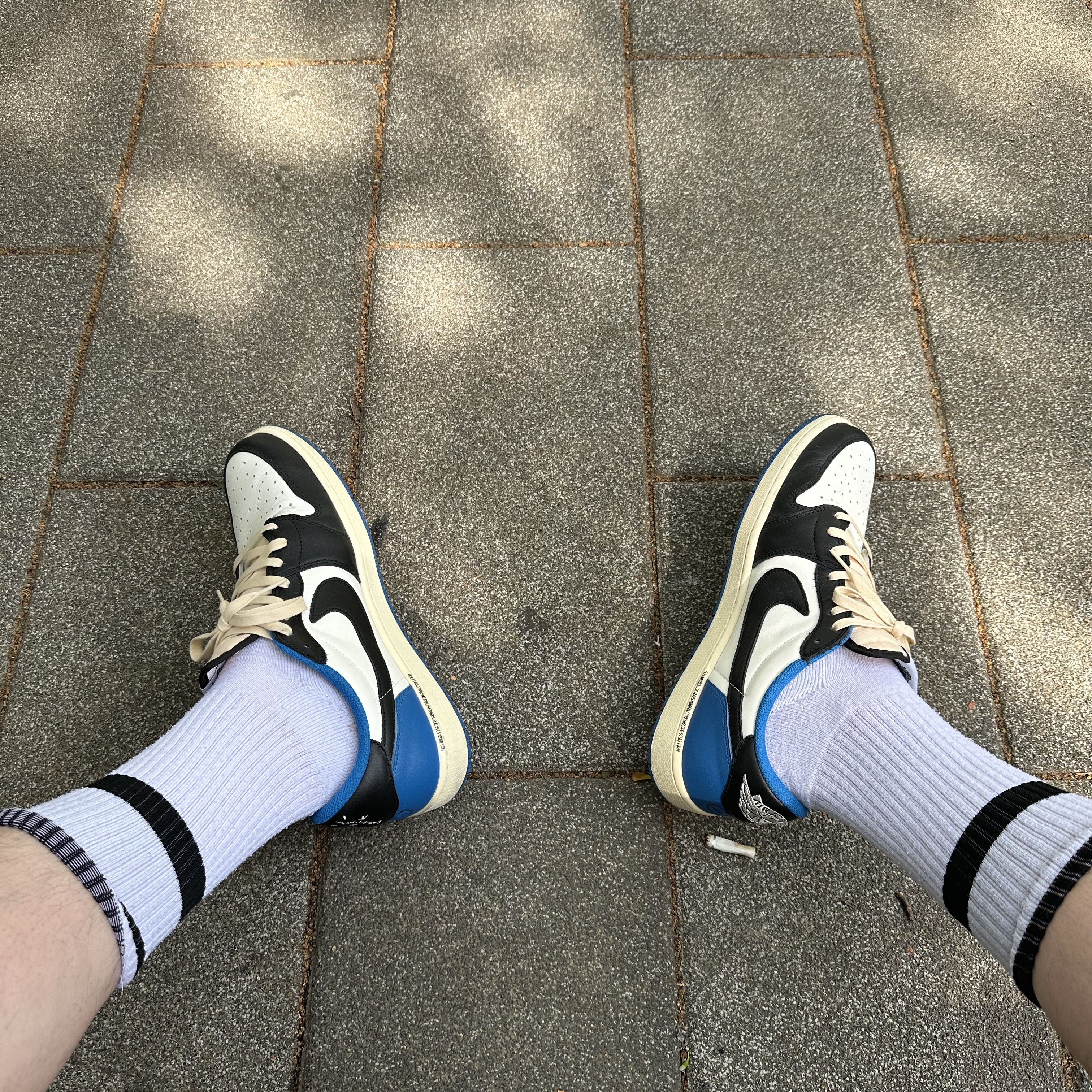 Jordan 1 x Travis Scott x Fragment Retro Low OG SP Military Blue 착용 스타일 - 2