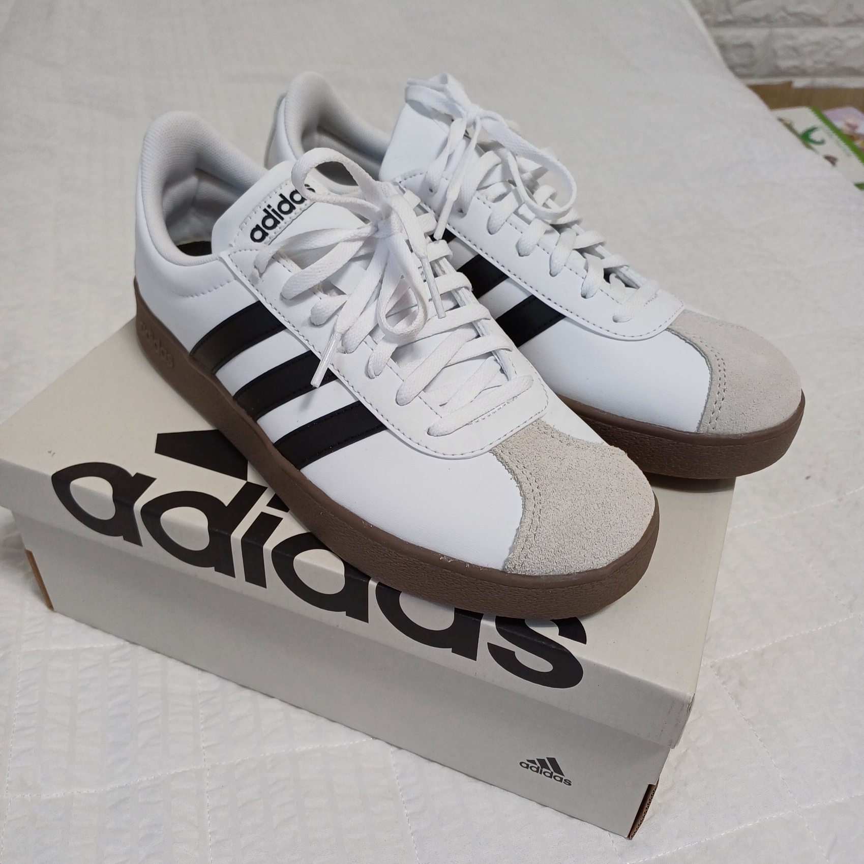 Adidas VL Court Base Cloud White Core Black 착용 스타일