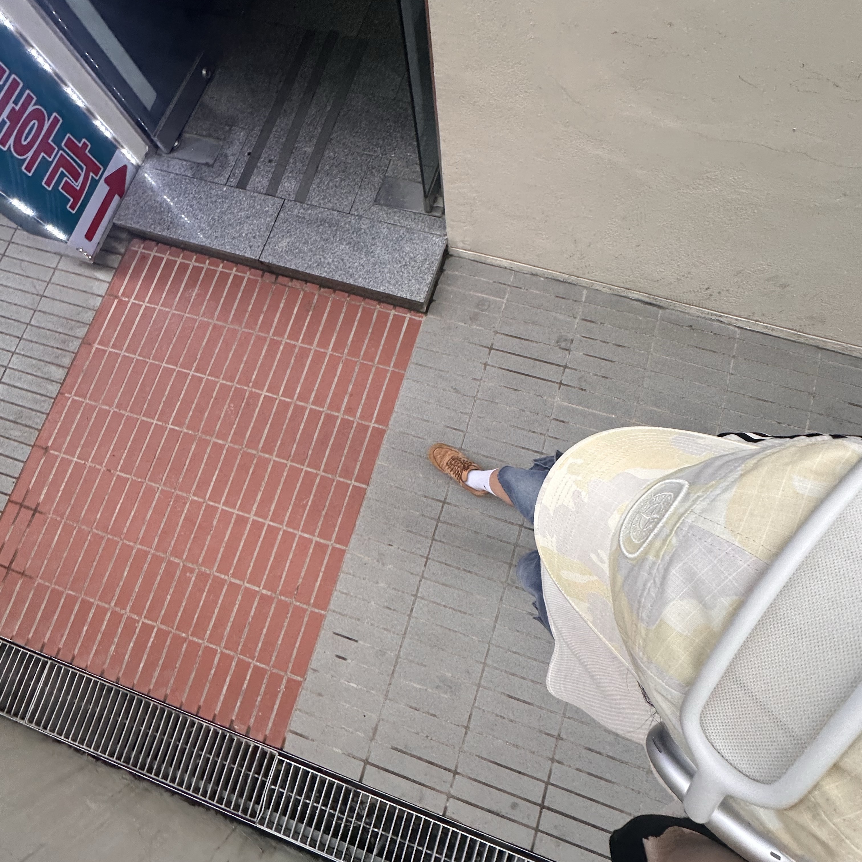 Adidas Adicolor Classics Waffle Polo Shirt Wonder White - US Sizing, Nike Air Force 1 '07 WB Flax 착용 스타일