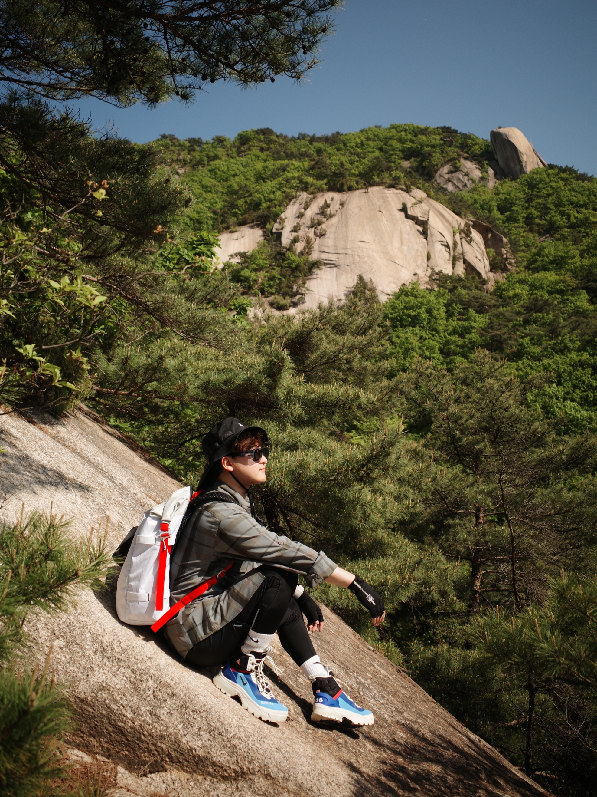 Nike ACG Dri-Fit UV Devastation Trail Shirt Smoke Grey - Asia, Nike ACG Aisen Daypack 32L White 착용 스타일