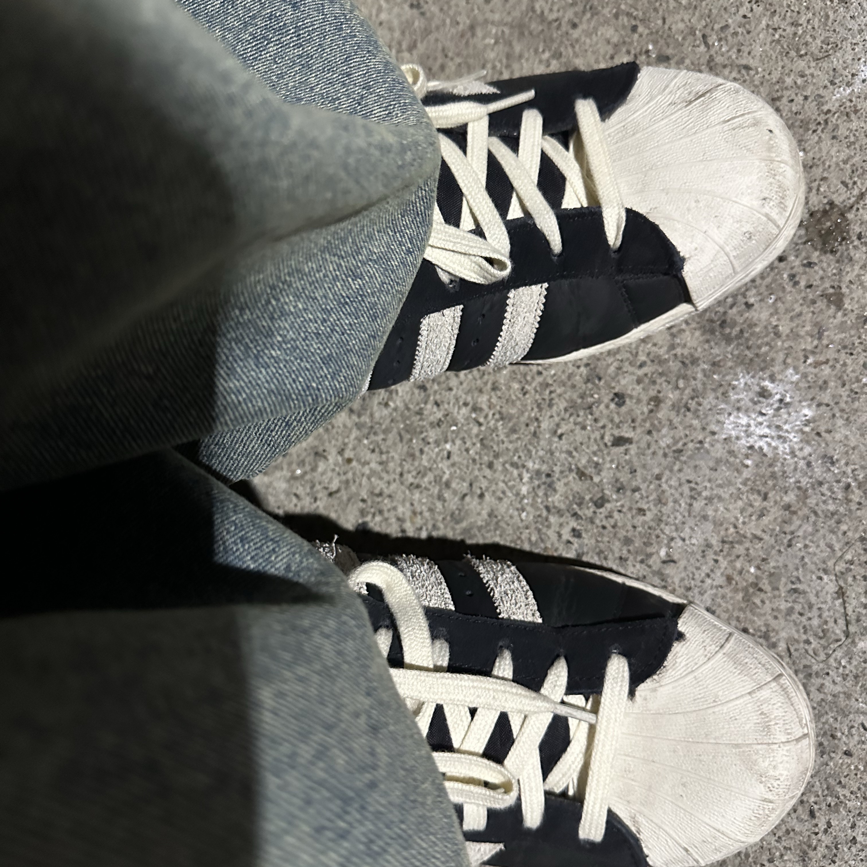 Adidas Superstar 82 Black White 착용 스타일