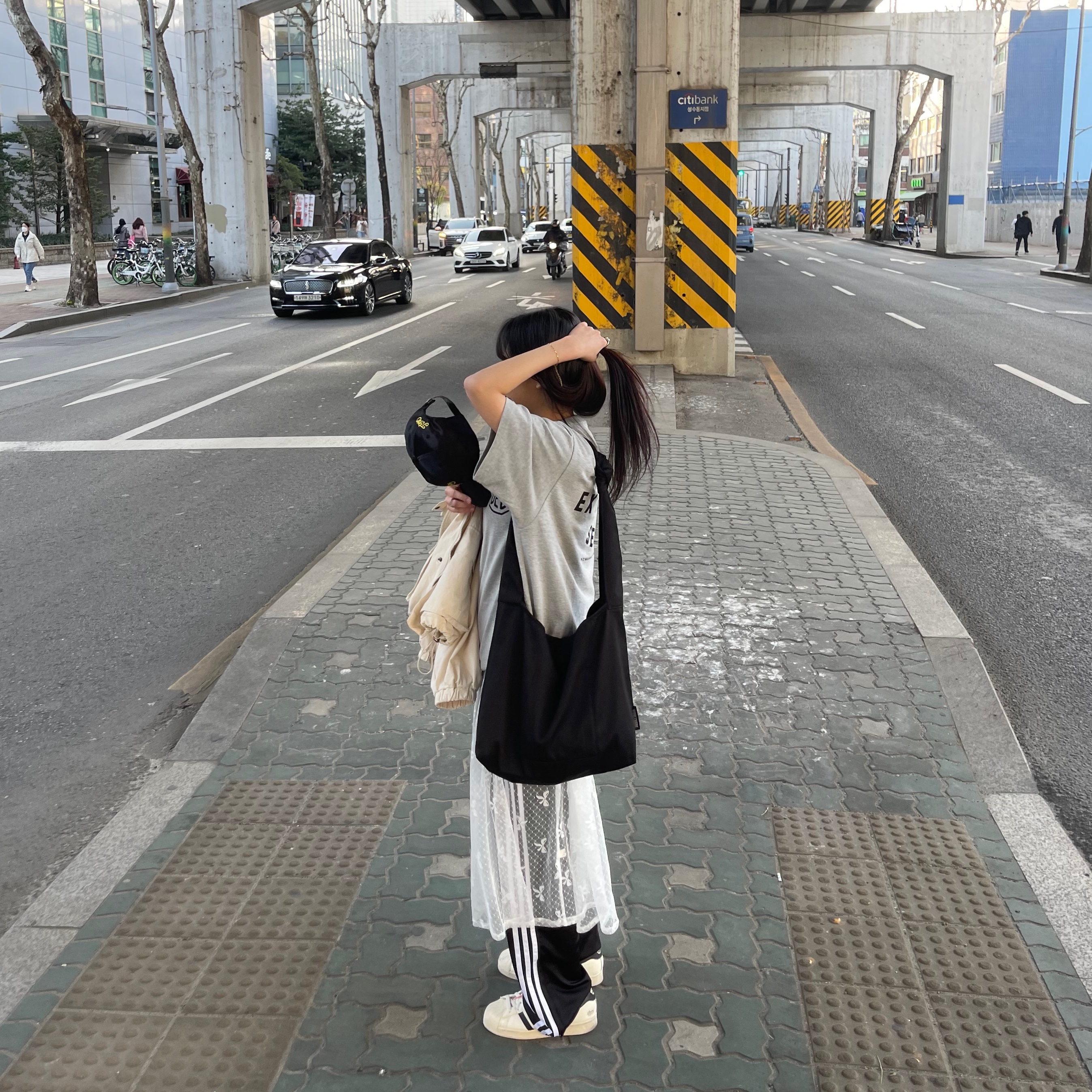 Deus Ex Machina Seoul College T-Shirt Grey Marle, Adidas x Andre Saraiva Superstar Cream White Core Black 착용 스타일