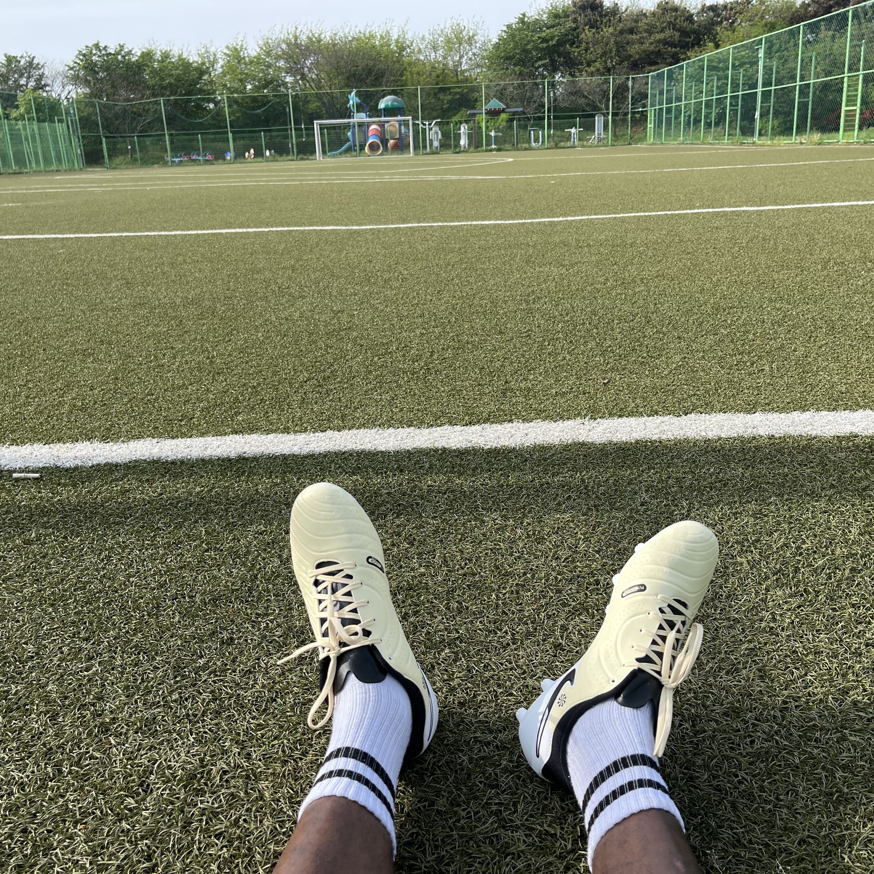 Nike Tiempo Legend 10 Academy HG Lemonade Black 착용 스타일 - 2