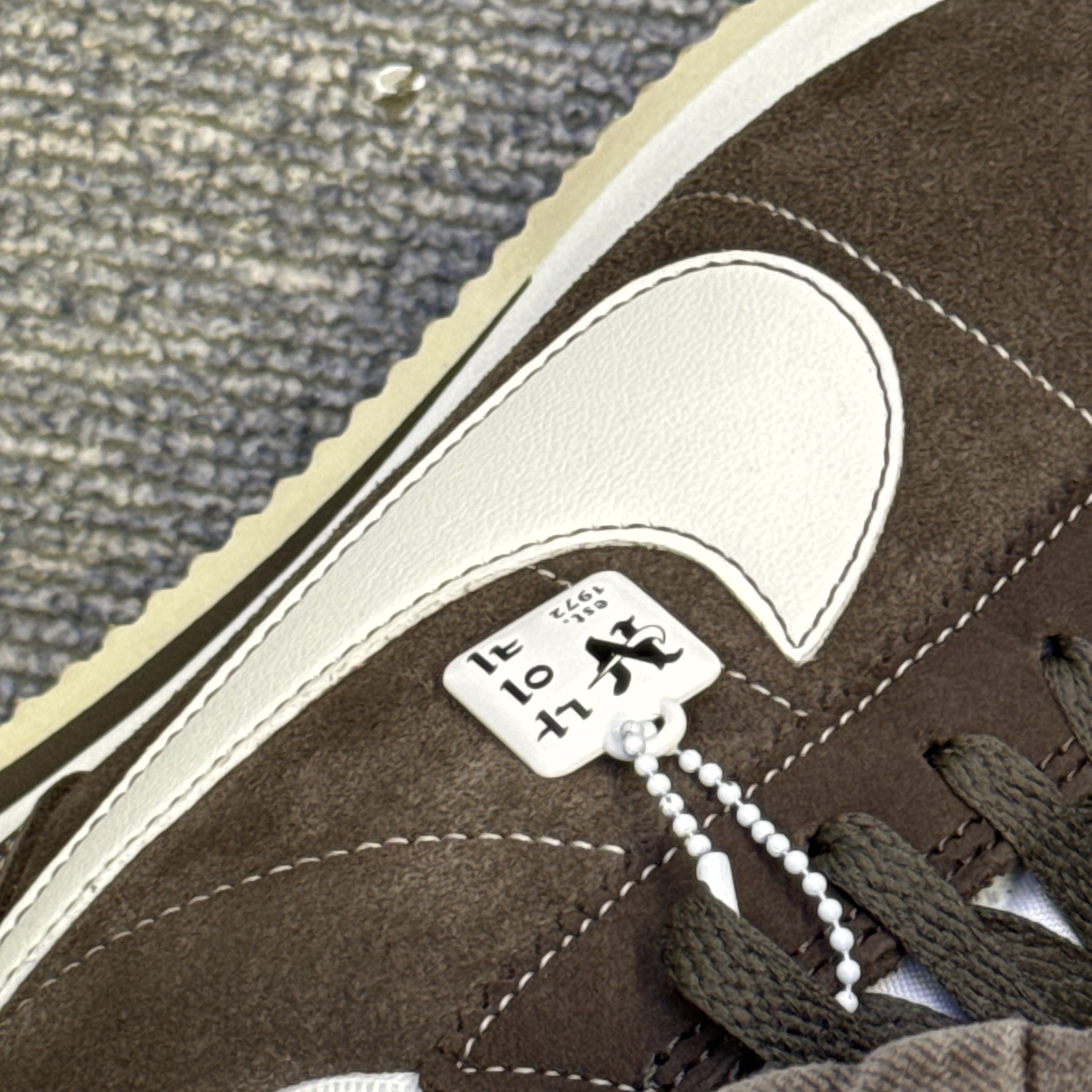 Nike Cortez SE Hangul Day Baroque Brown Sail 착용 스타일 - 2