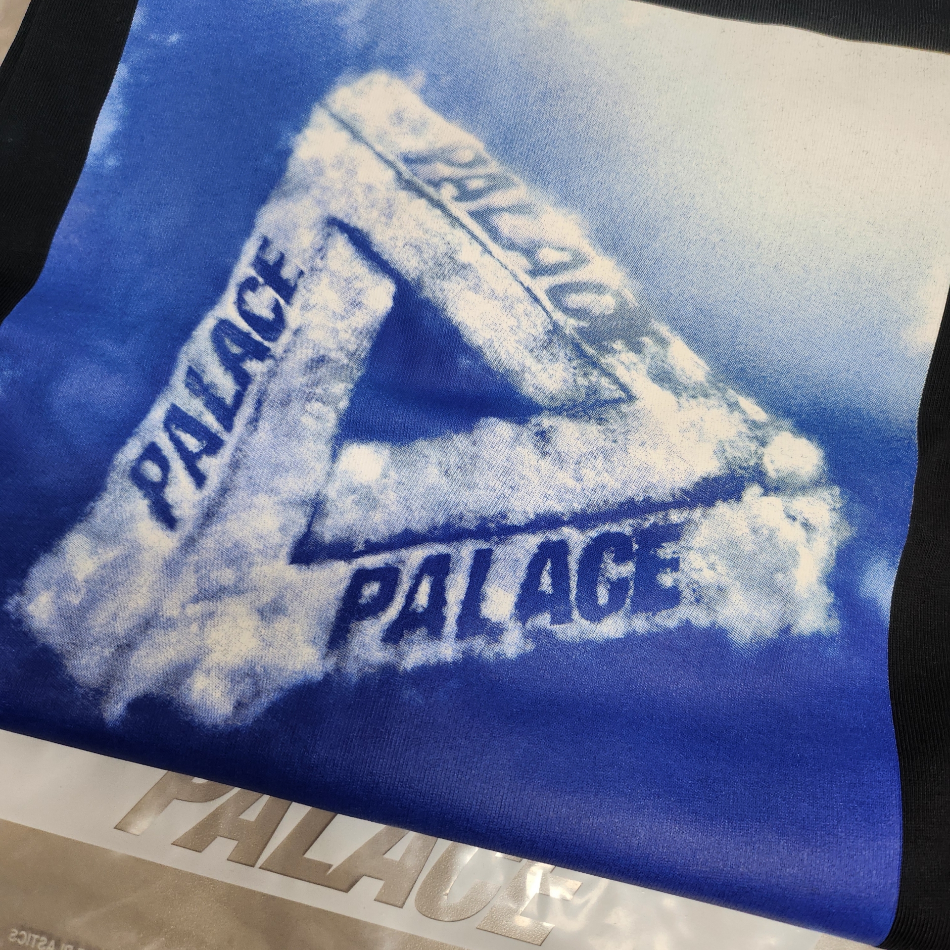 Palace Under The Weather T-Shirt Black - 23FW 착용 스타일