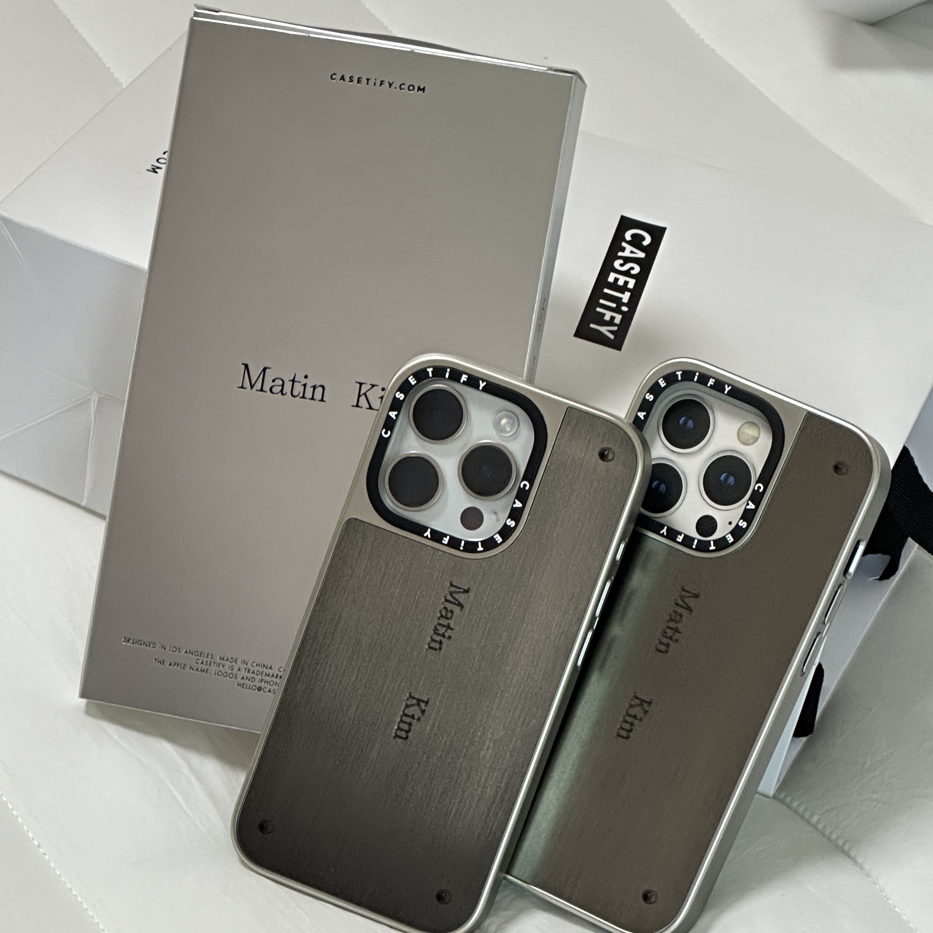 Casetify x Matin Kim iPhone Signature Magsafe Mirror Case Silver 착용 스타일