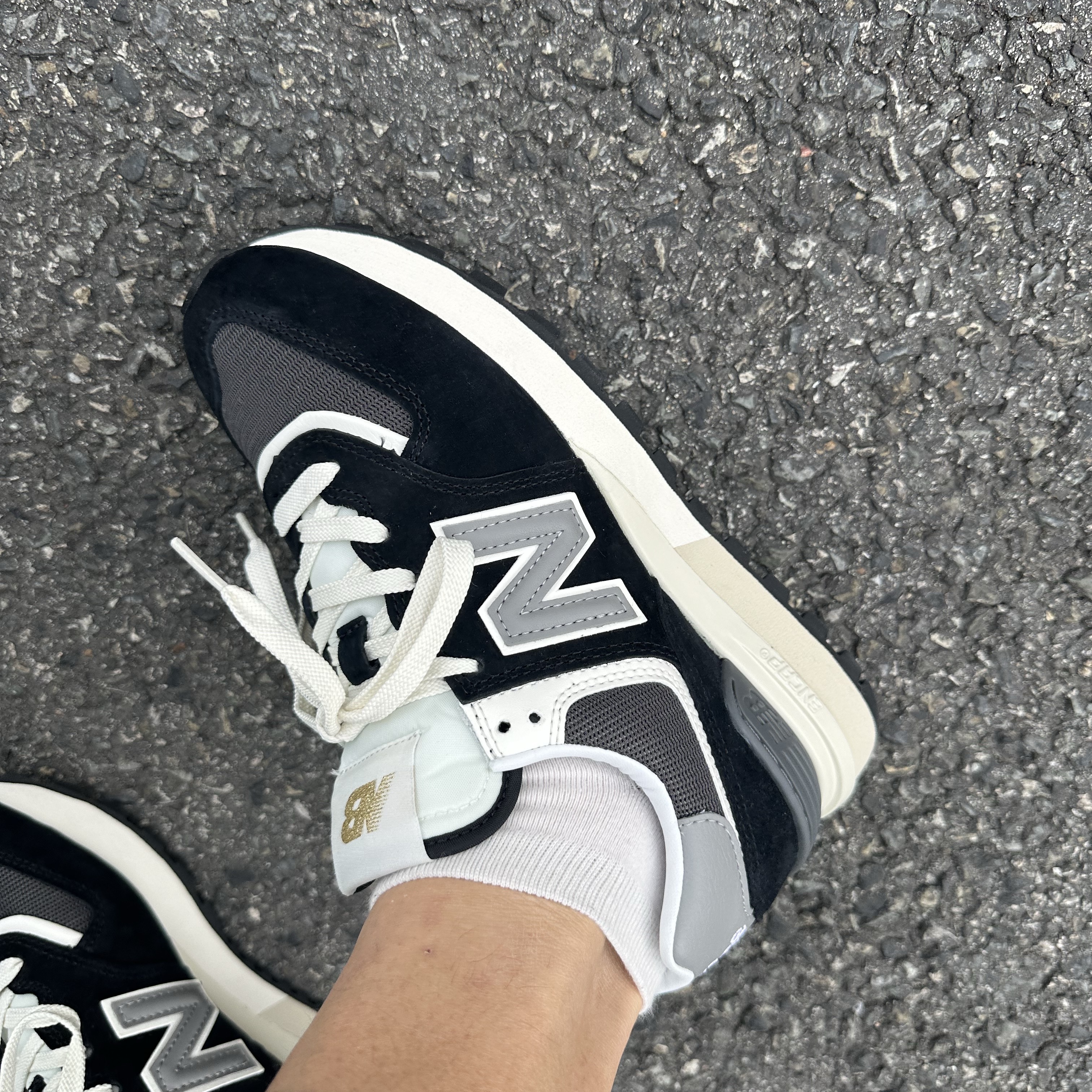 New Balance 574 Legacy Black 착용 스타일 - 1
