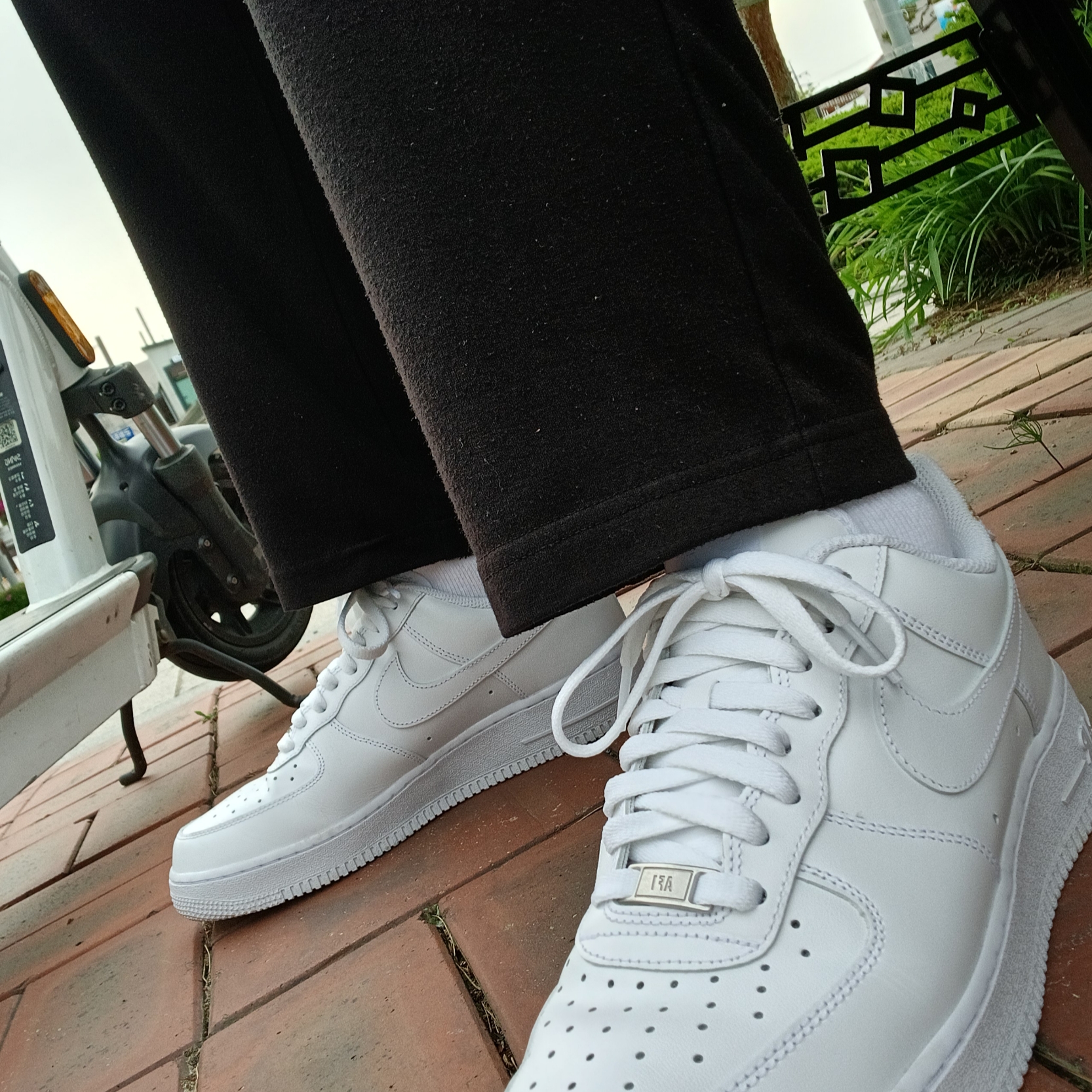 Nike Air Force 1 '07 Low White 착용 스타일 - 1