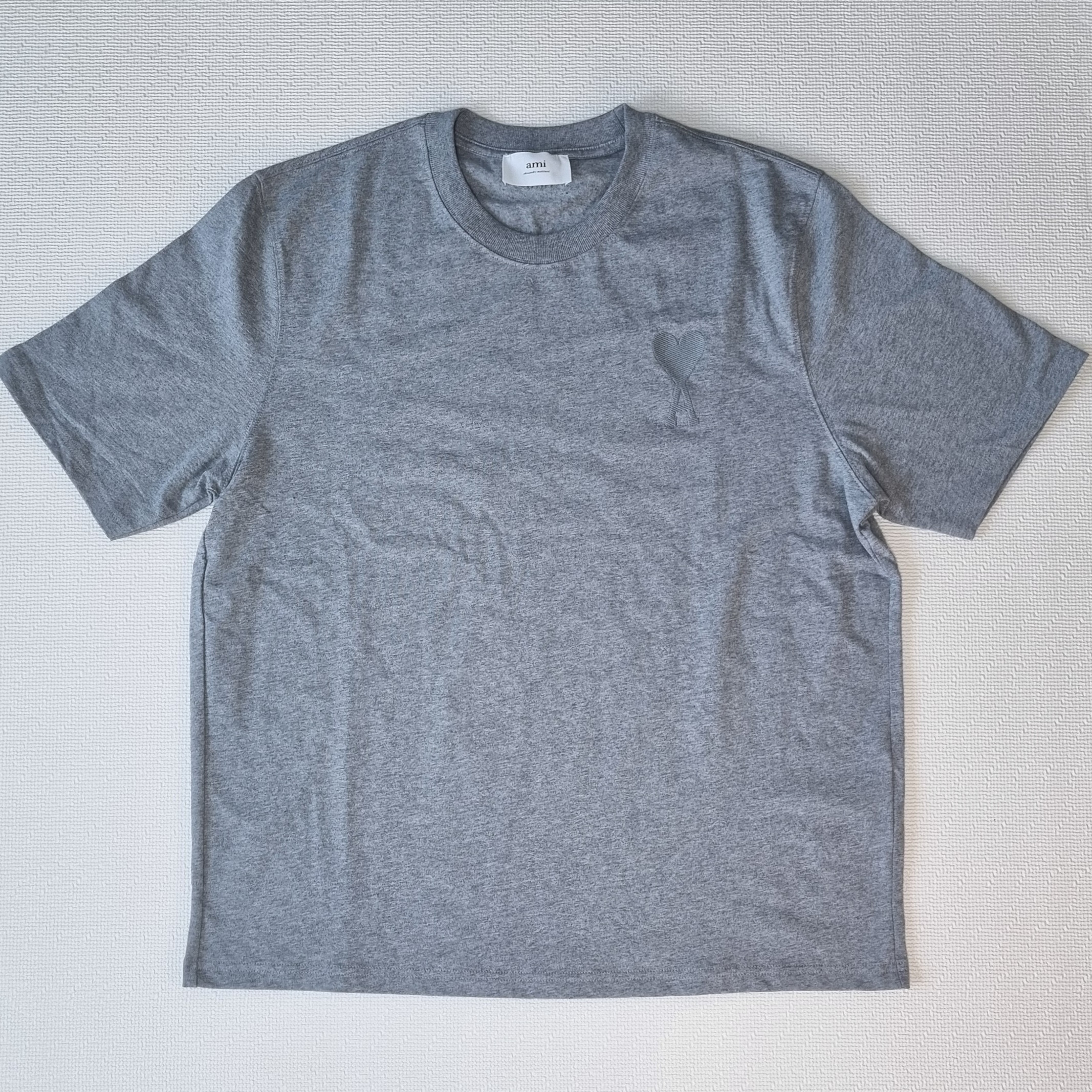 AMI de Coeur Tone-On-Tone T-Shirt Heather Grey 착용 스타일 - 1