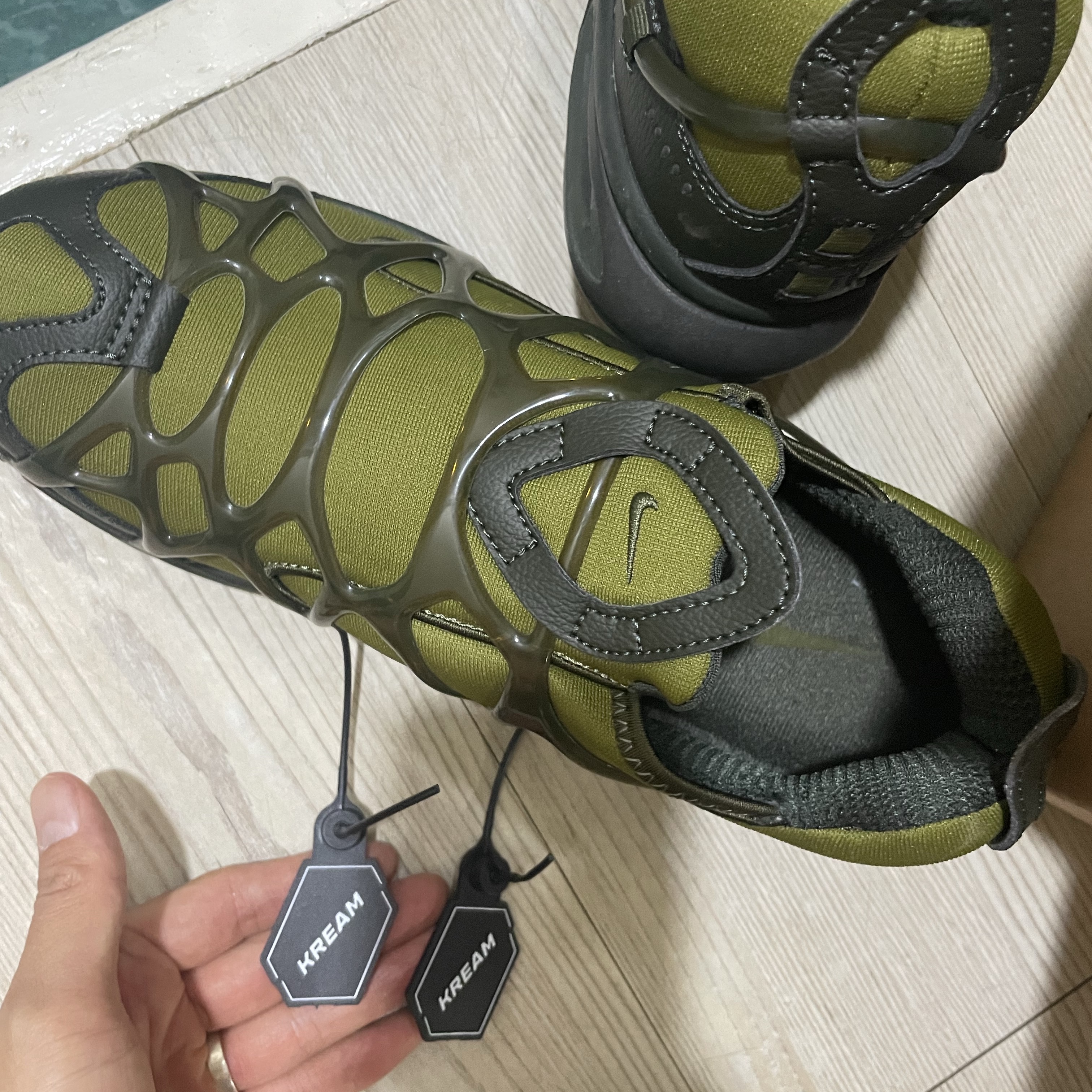 Nike Air Kukini Pilgrim Sequoia 착용 스타일 - 3