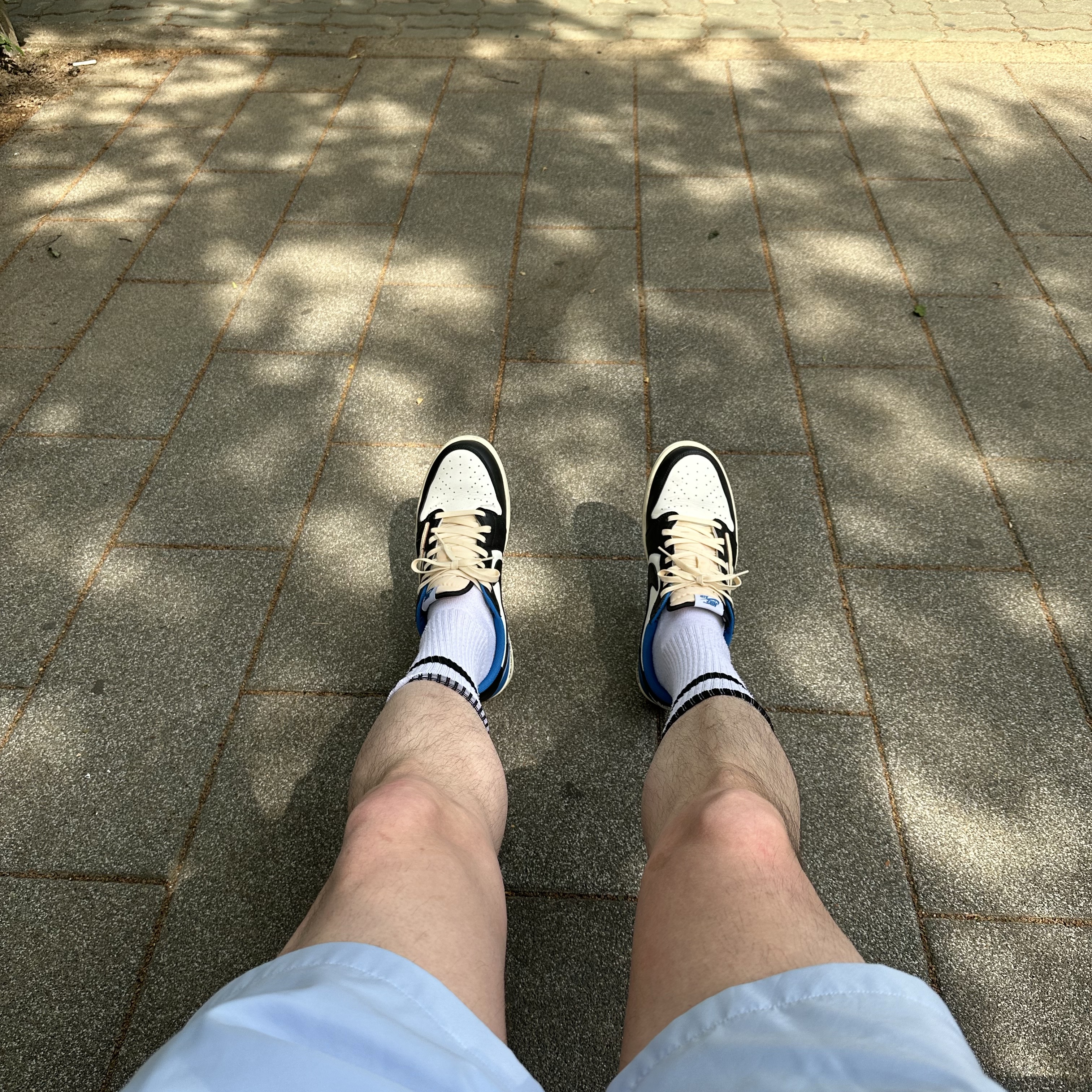 Jordan 1 x Travis Scott x Fragment Retro Low OG SP Military Blue 착용 스타일 - 1