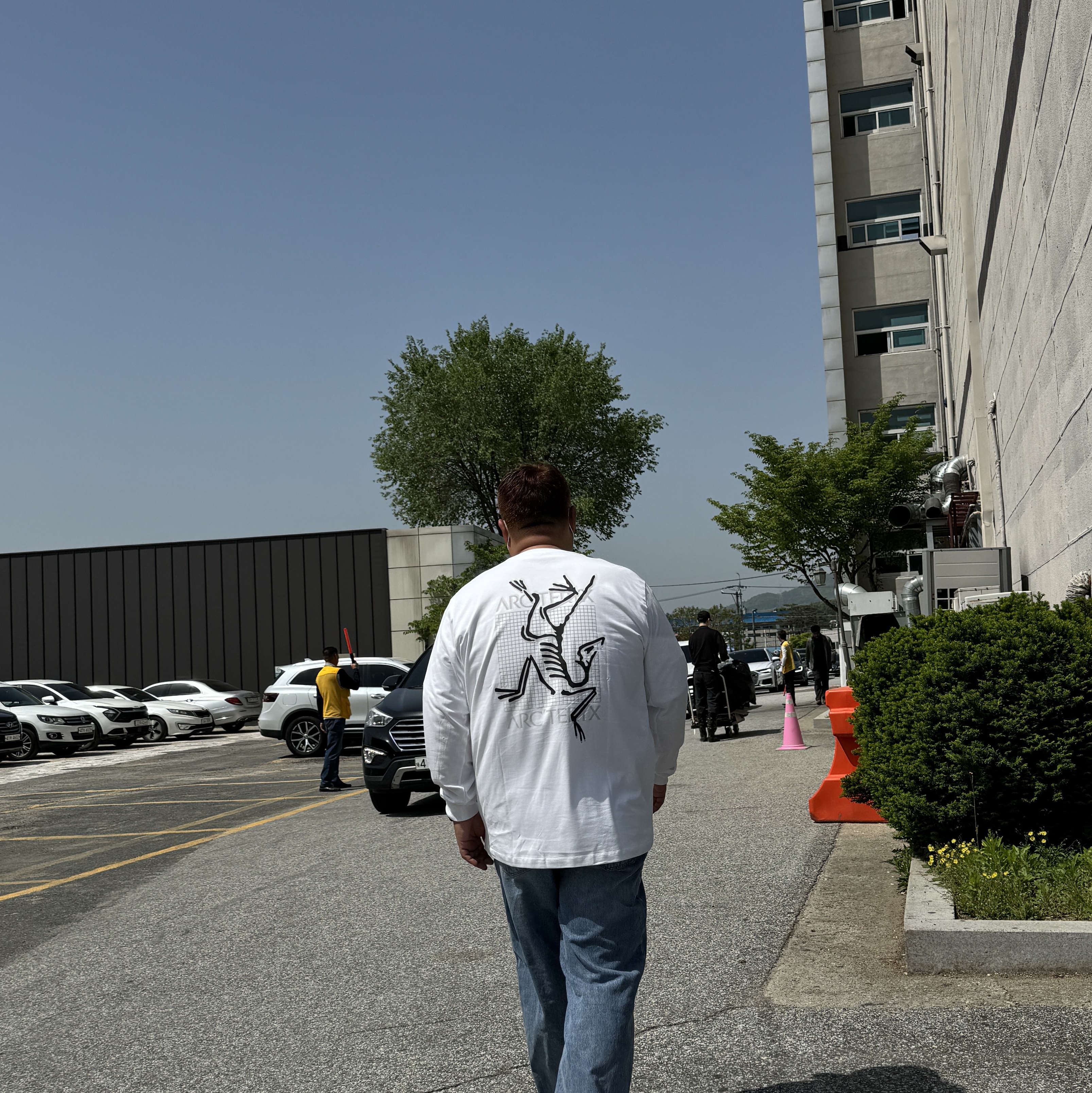 Arc'teryx Arc'Multi Bird Logo LS T-Shirt White Light 착용 스타일 - 1