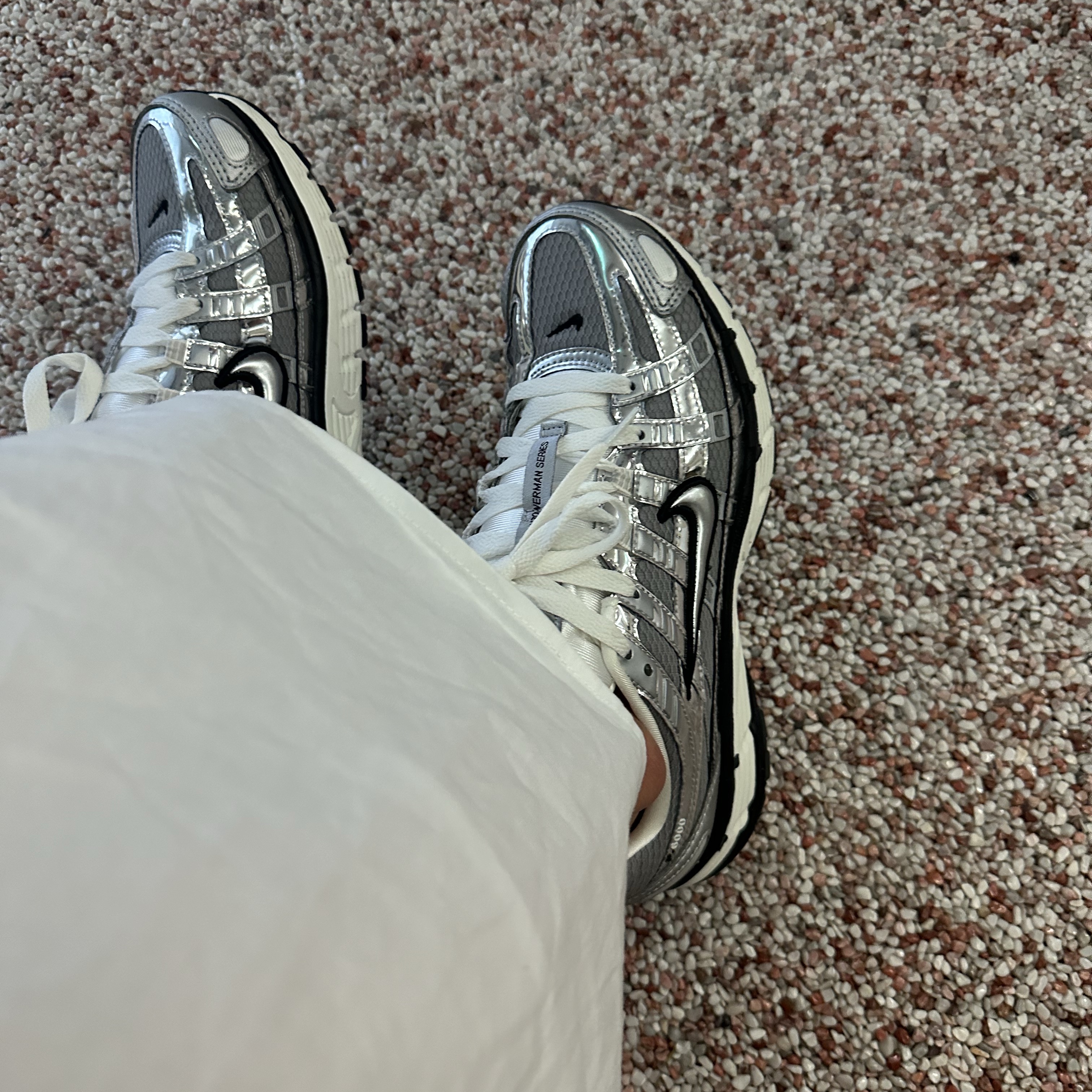 Nike P-6000 Metallic Silver 착용 스타일