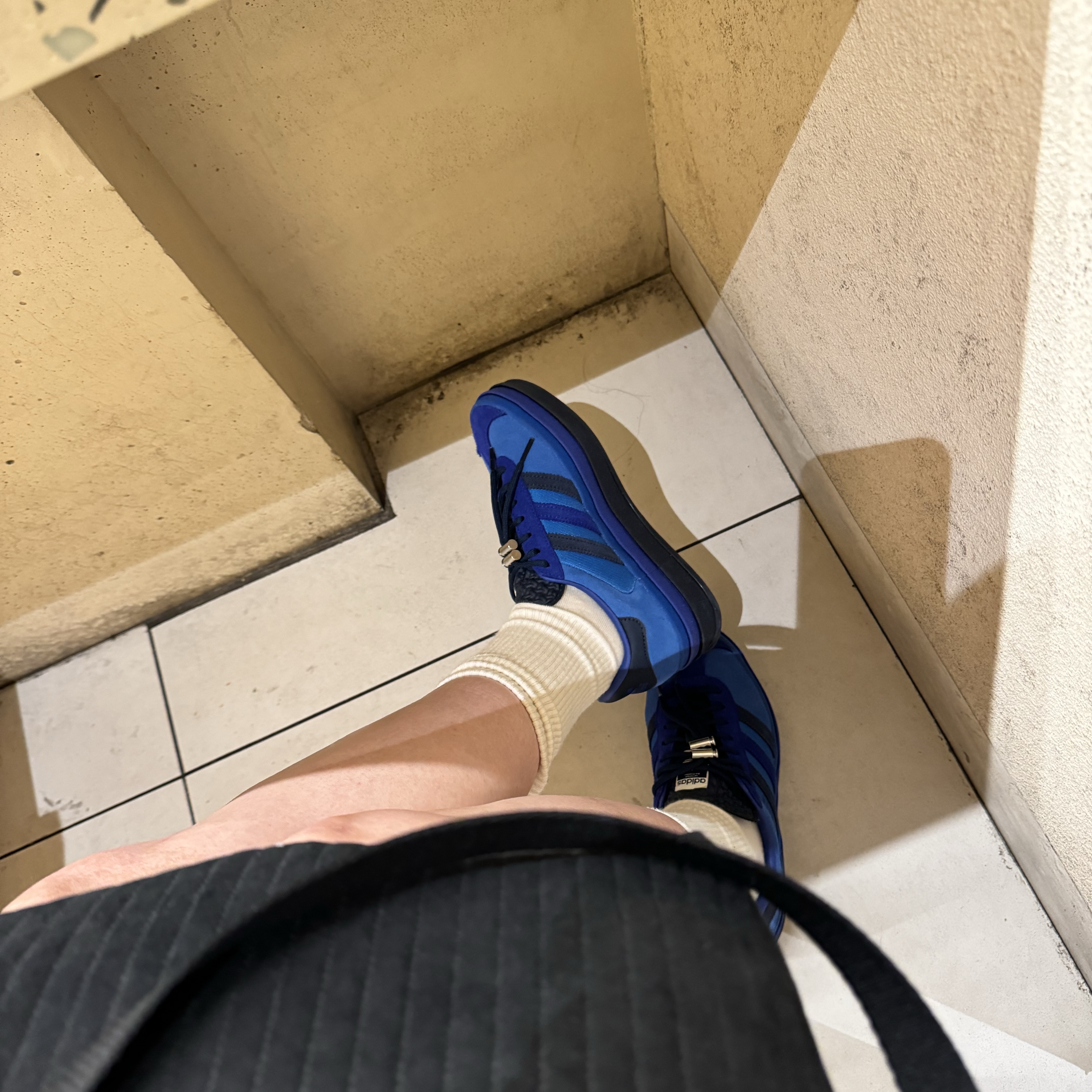 (W) Adidas x Ordinary People Gazelle Bold Bright Royal Semi Lucid Blue 착용 스타일 - 3
