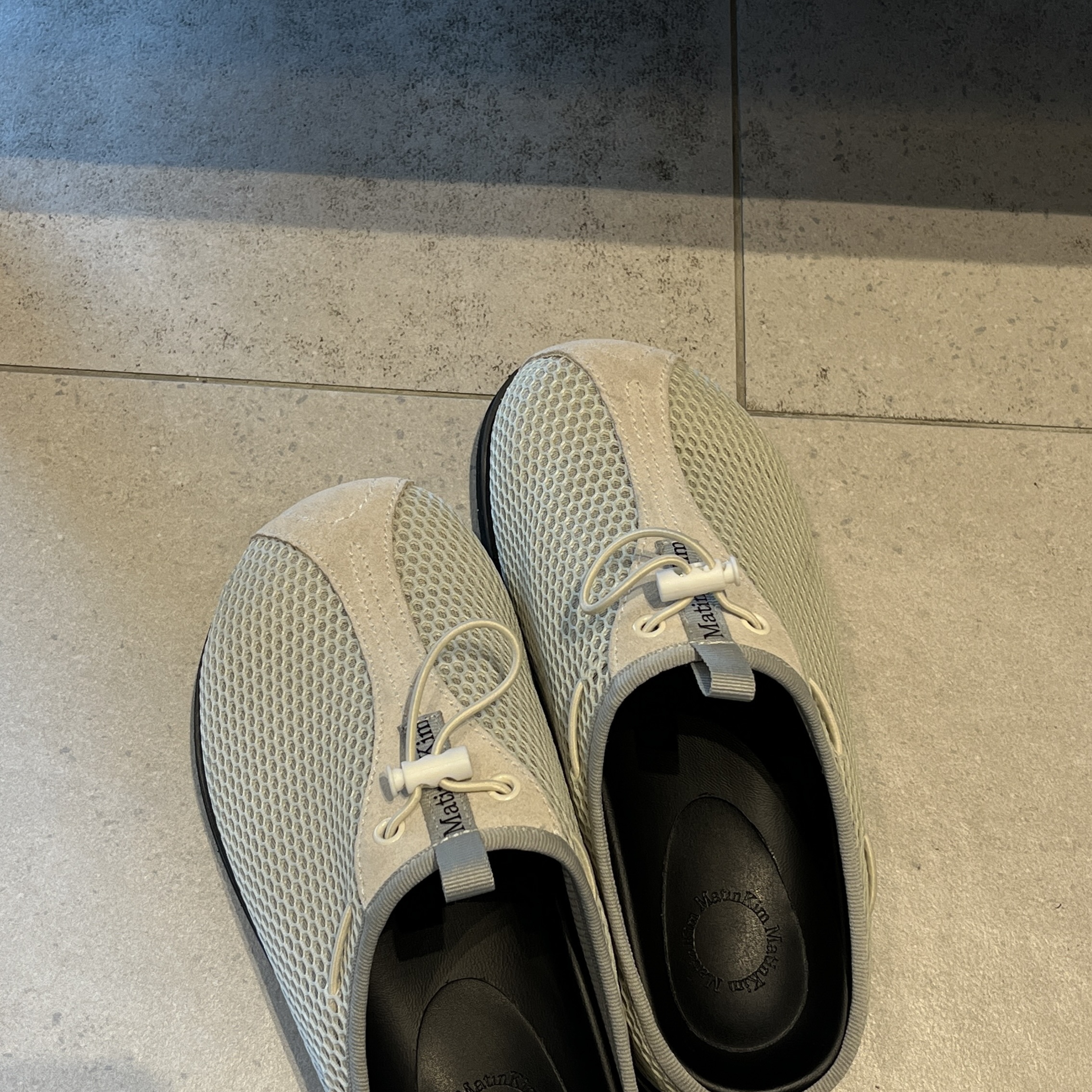 (W) Matin Kim Mesh Round Bloafer Light Khaki 착용 스타일