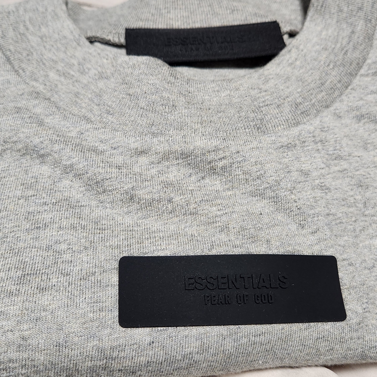 Essentials SS T-Shirt Dark Heather Oatmeal - 24SS 착용 스타일