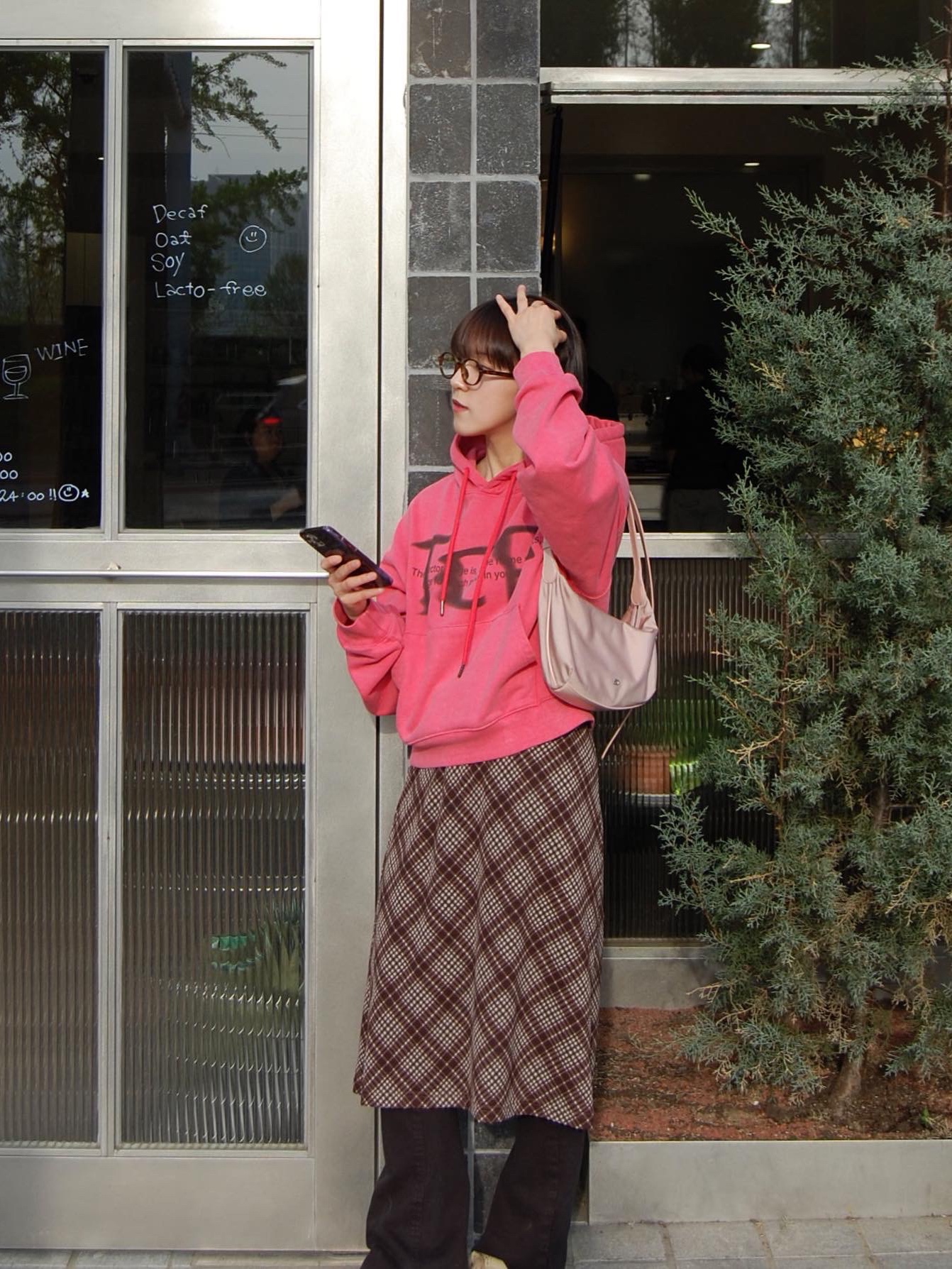 Stand Oil Kitten Bag Soft Pink 착용 스타일 - 1