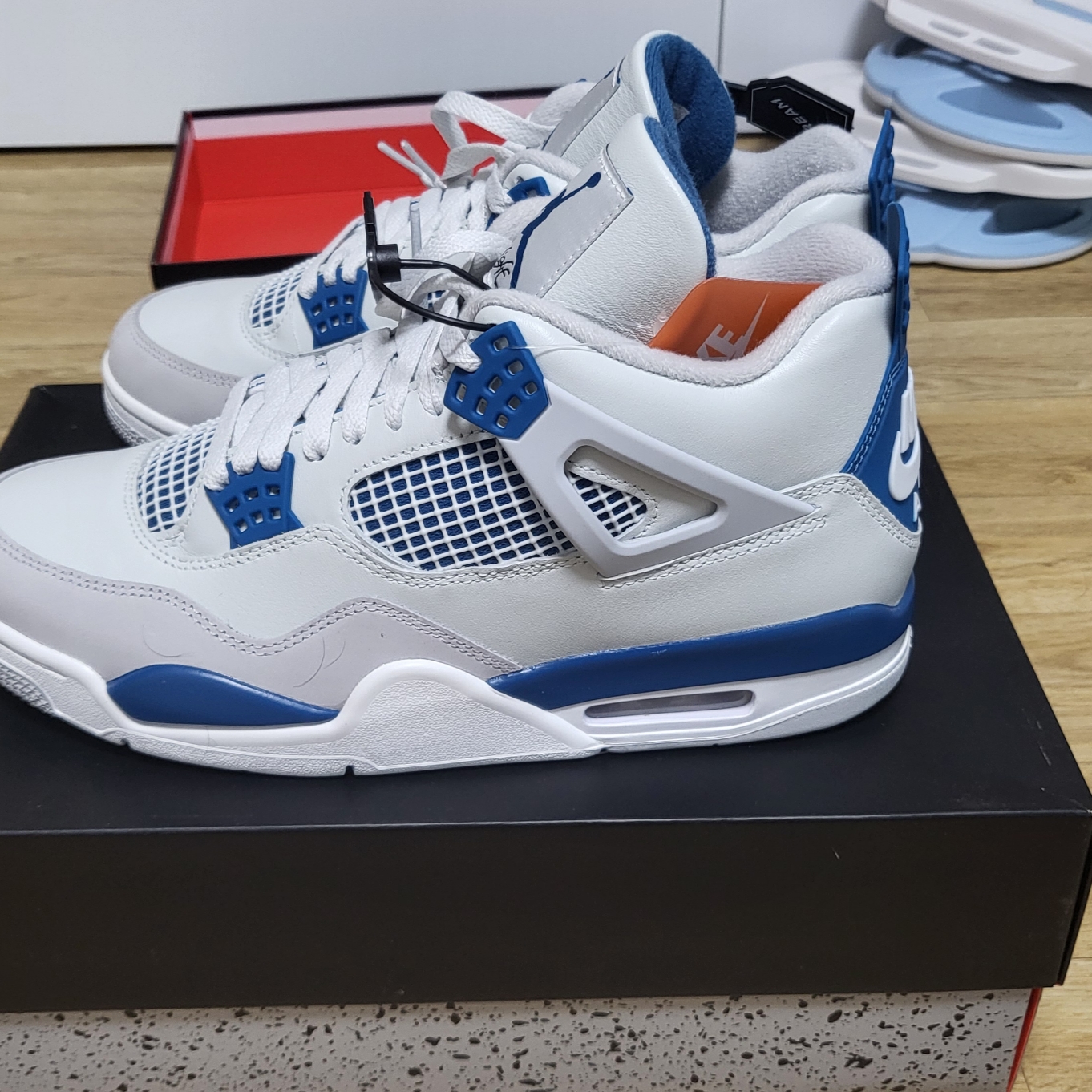 Jordan 4 Retro Industrial Blue, Jordan 4 Retro OG Fire Red 2020 착용 스타일 - 3