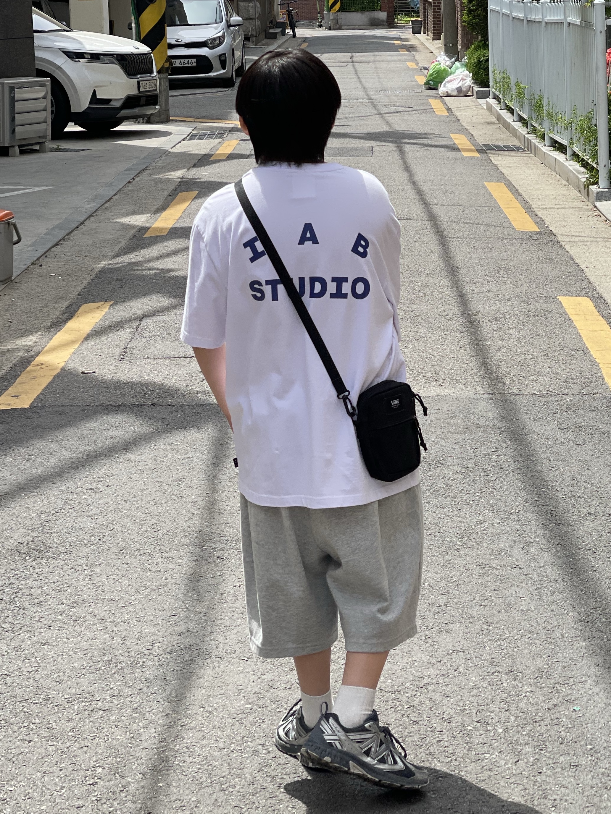 New Balance 410v5 Black Silver - 2E Wide, IAB Studio T-Shirt White Navy - 22FW 착용 스타일 - 6