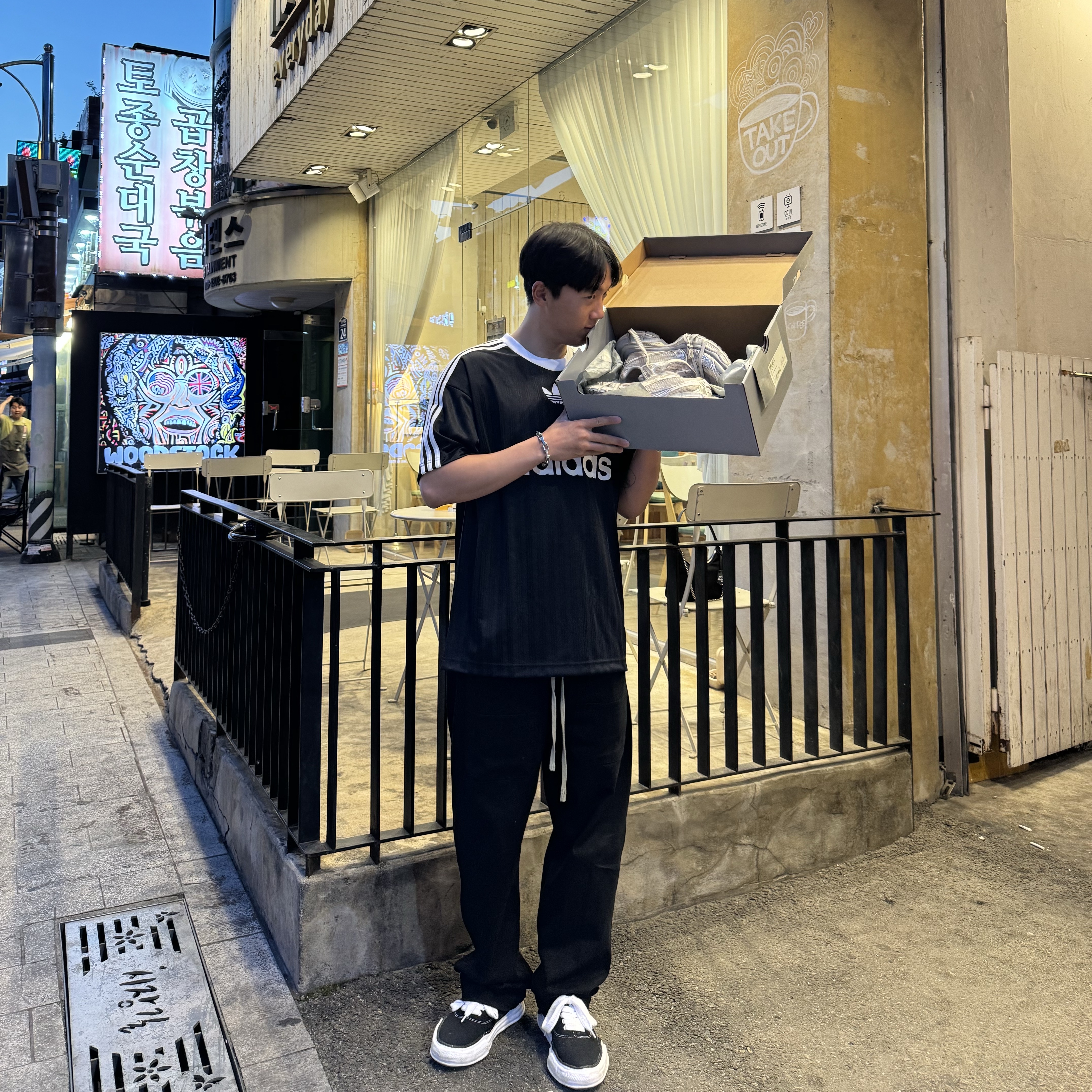 Maison Mihara Yasuhiro Baker OG Sole Canvas Low Cut Sneakers Black, Balenciaga 3XL Sneakers Light Beige 착용 스타일