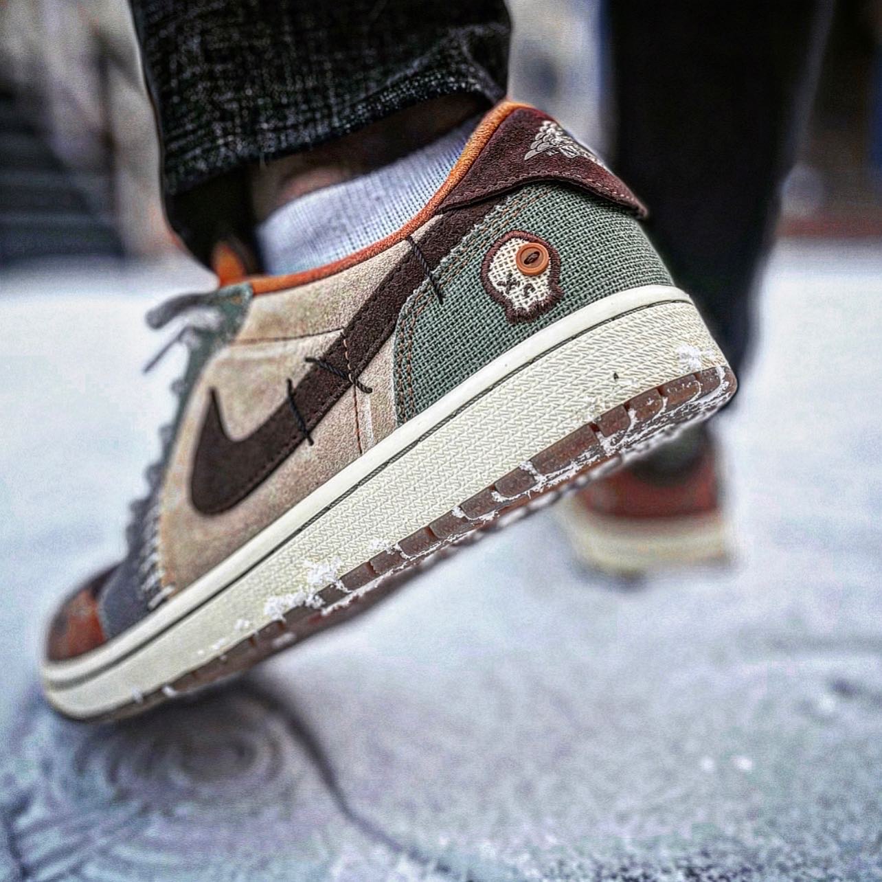 Jordan 1 x Zion Williamson Retro Low OG Flax and Oil Green 착용 스타일 - 3
