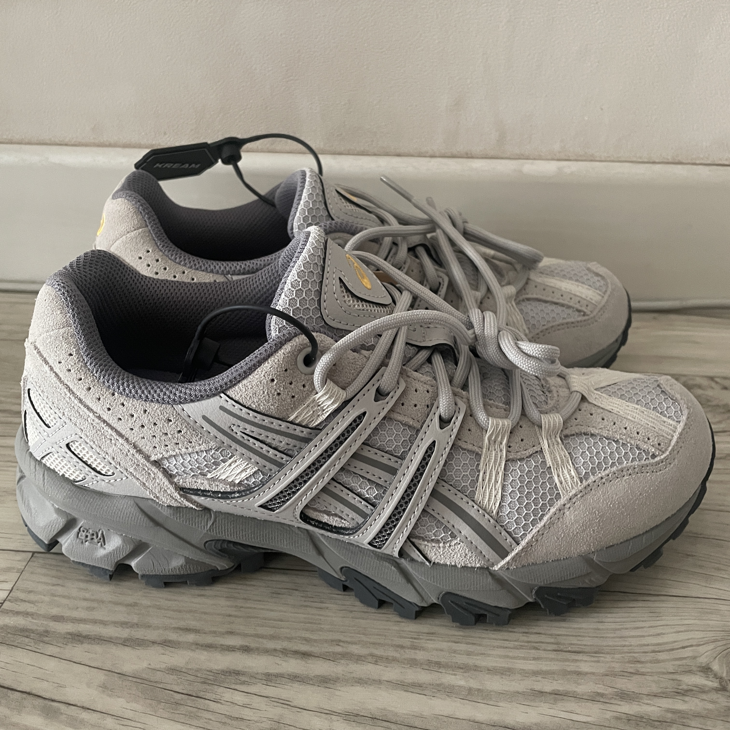 Asics Gel-Sonoma 15-50 Oyster Grey 착용 스타일