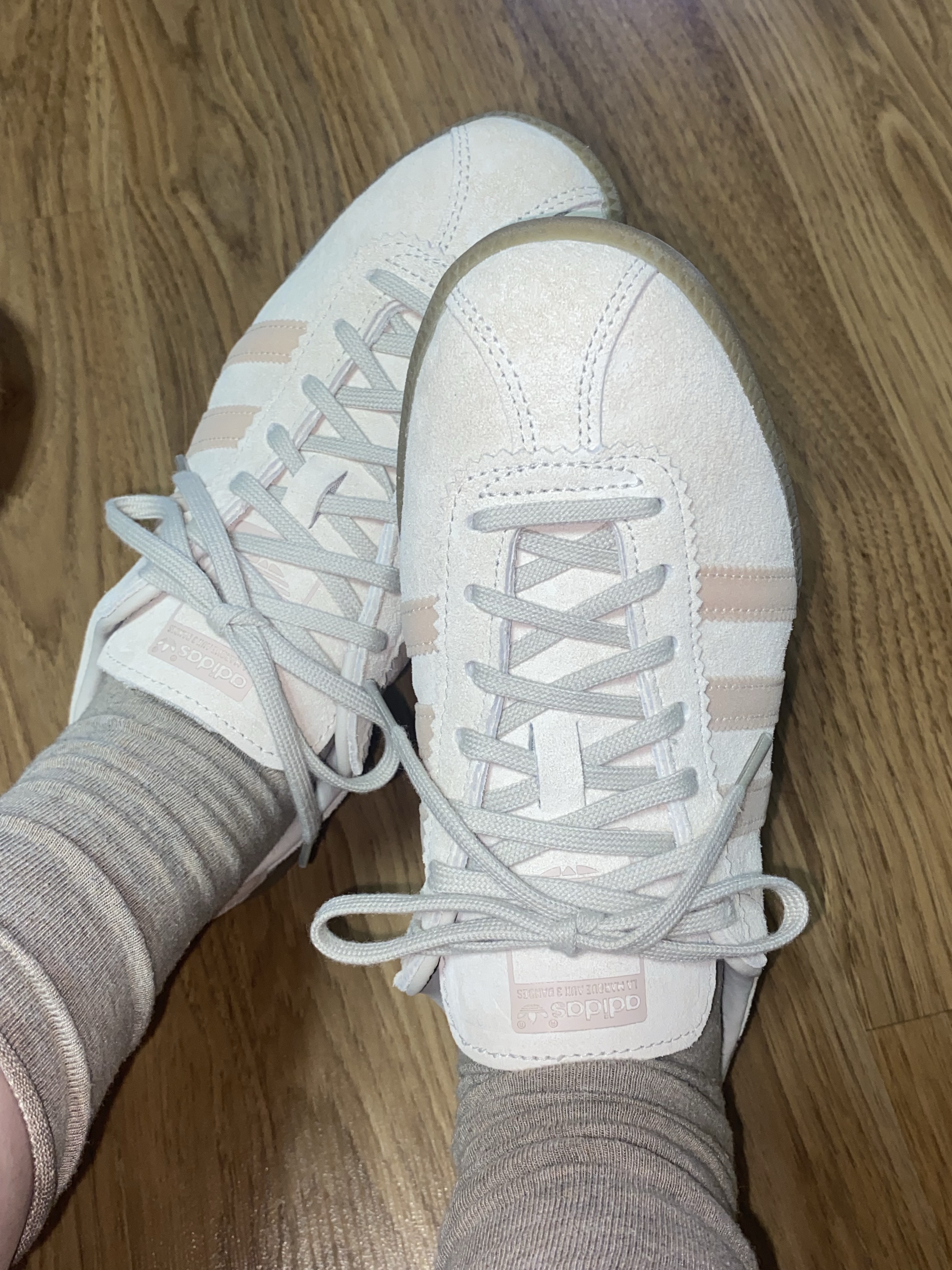Adidas Bermuda Wonder White 착용 스타일 - 1