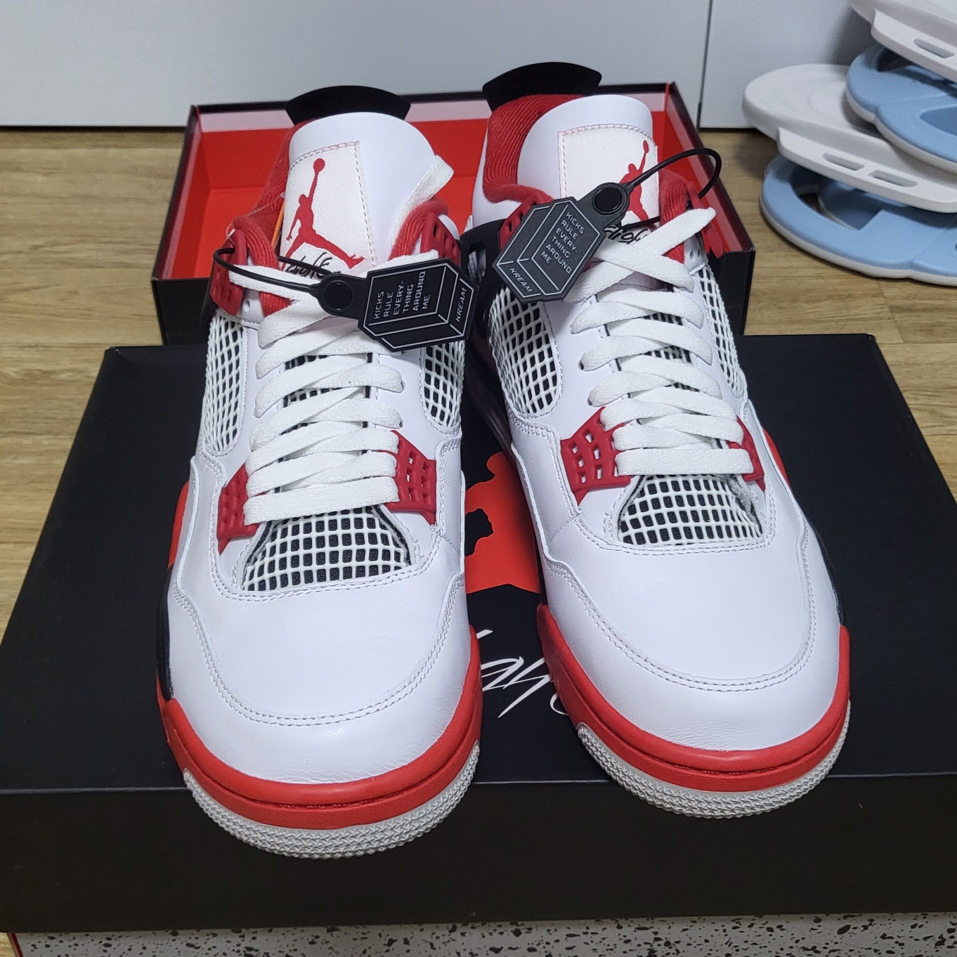 Jordan 4 Retro OG Fire Red 2020, Jordan 4 Retro Industrial Blue 착용 스타일 - 4