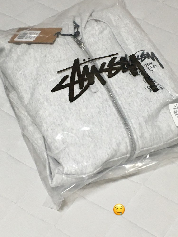 Stussy World Tour Zip Hoodie Ash Heather 2024 착용 스타일