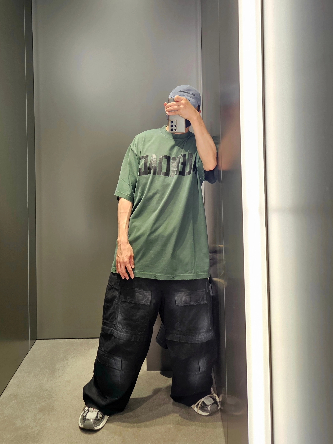 Balenciaga 3XL Sneakers Grey White Red 착용 스타일 - 3