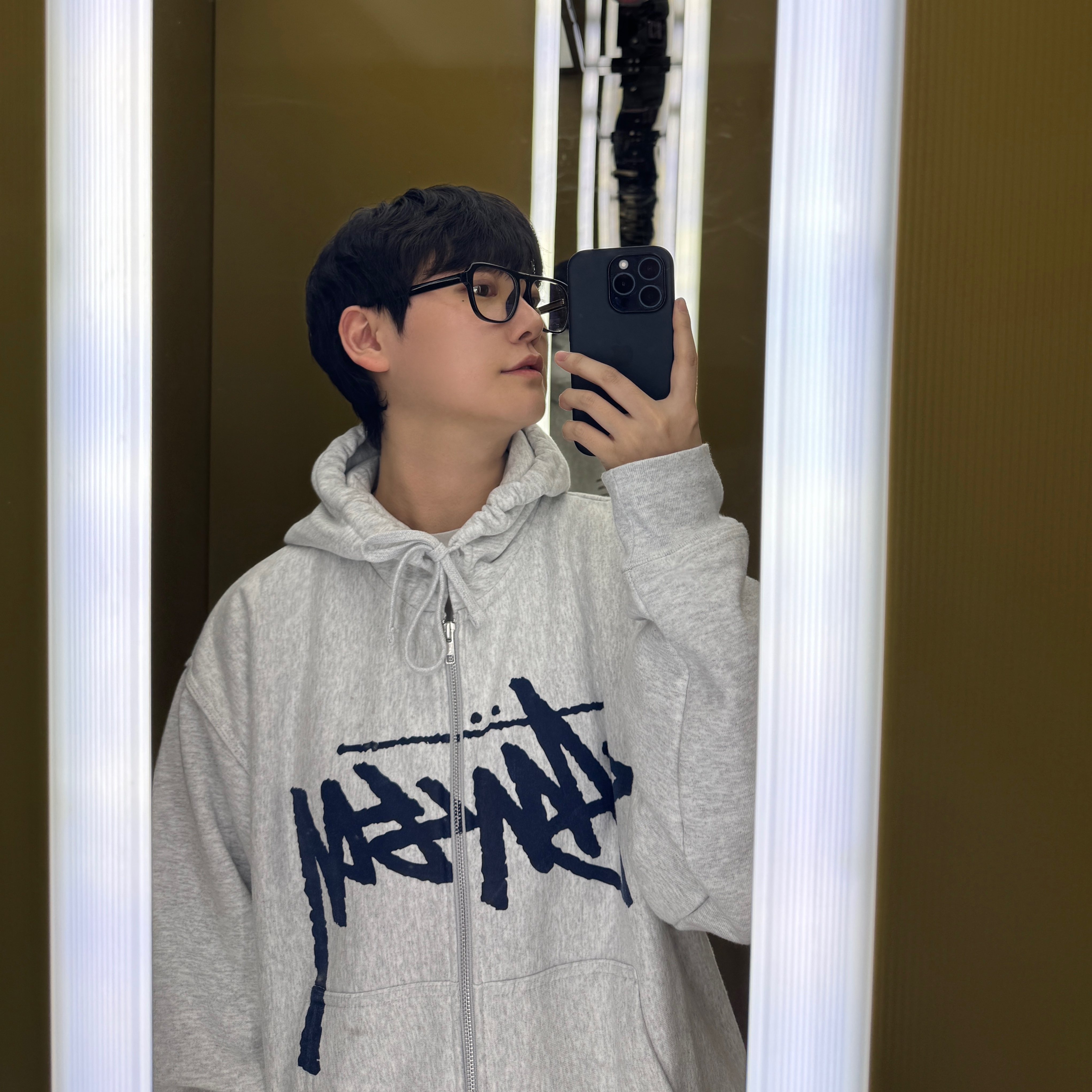Stussy Stock Zip Hoodie Ash Heather 착용 스타일