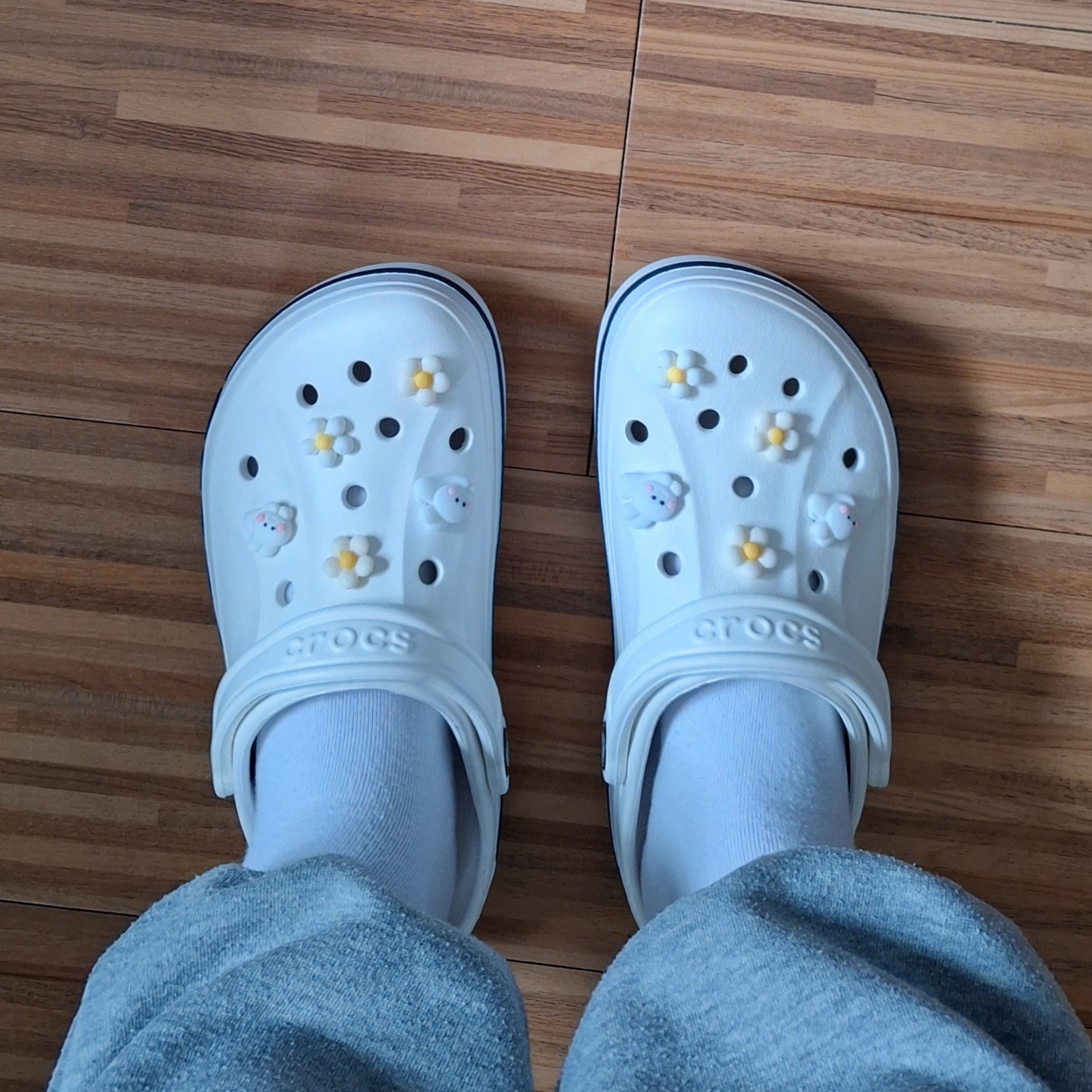 Crocs Bayaband Clog White Navy 착용 스타일