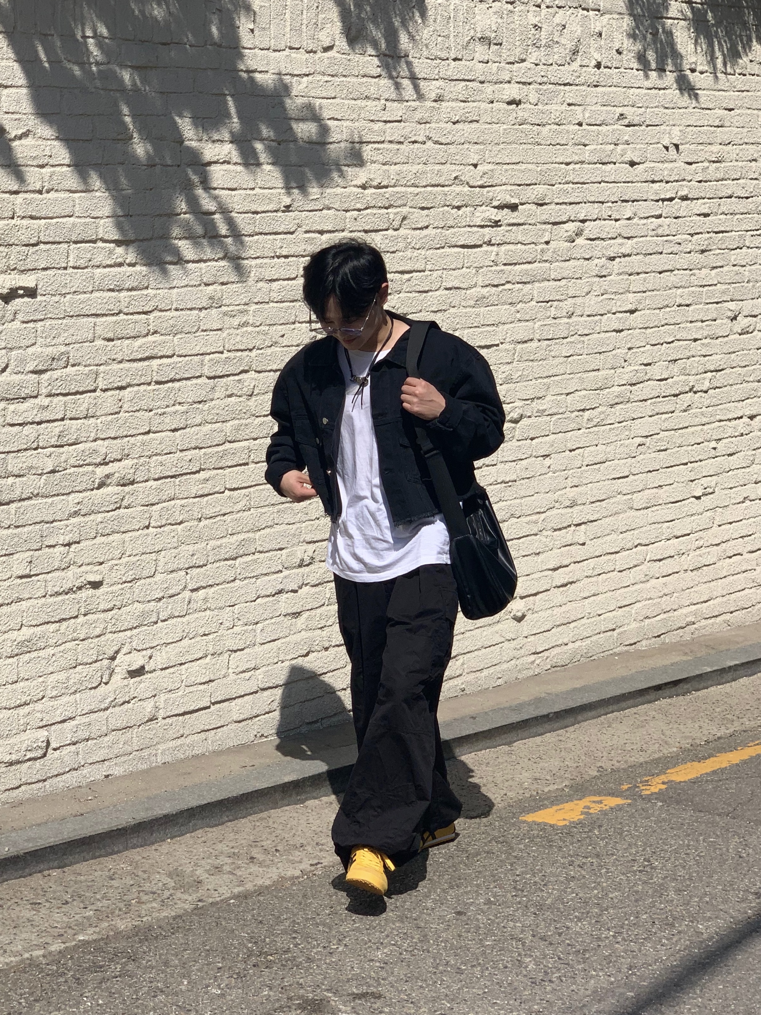 Onitsuka Tiger Mexico 66 Yellow Black 착용 스타일 - 3